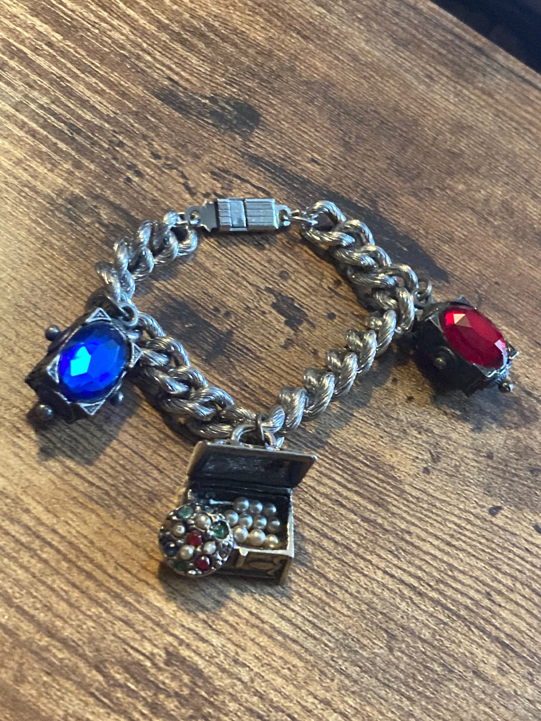 vintage 1970s Silver tone chunky charm bracelet glass cabochons