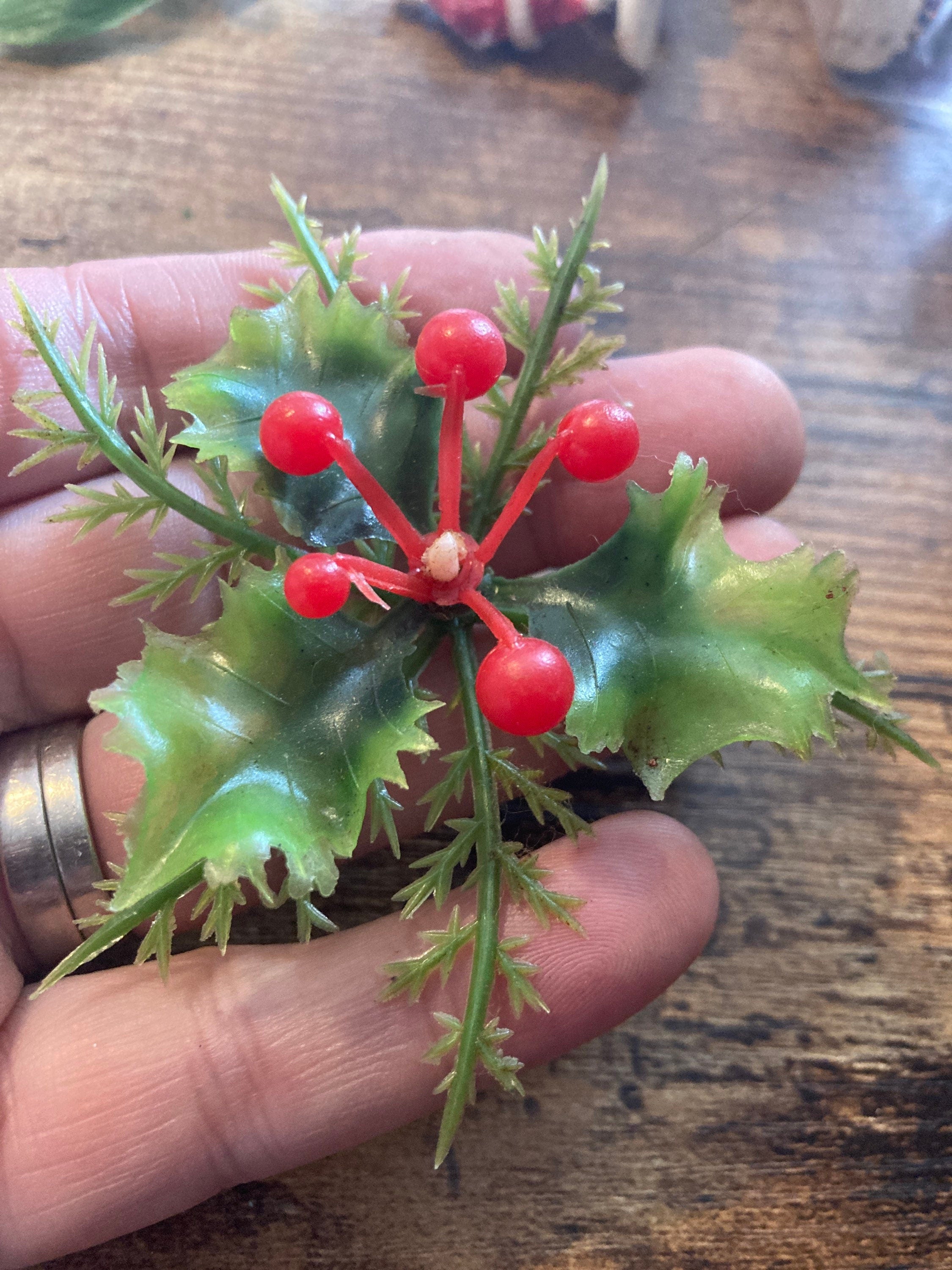 1 x true Vintage 1960s 8cm    holly berry sprigs Christmas Yule log cake topper