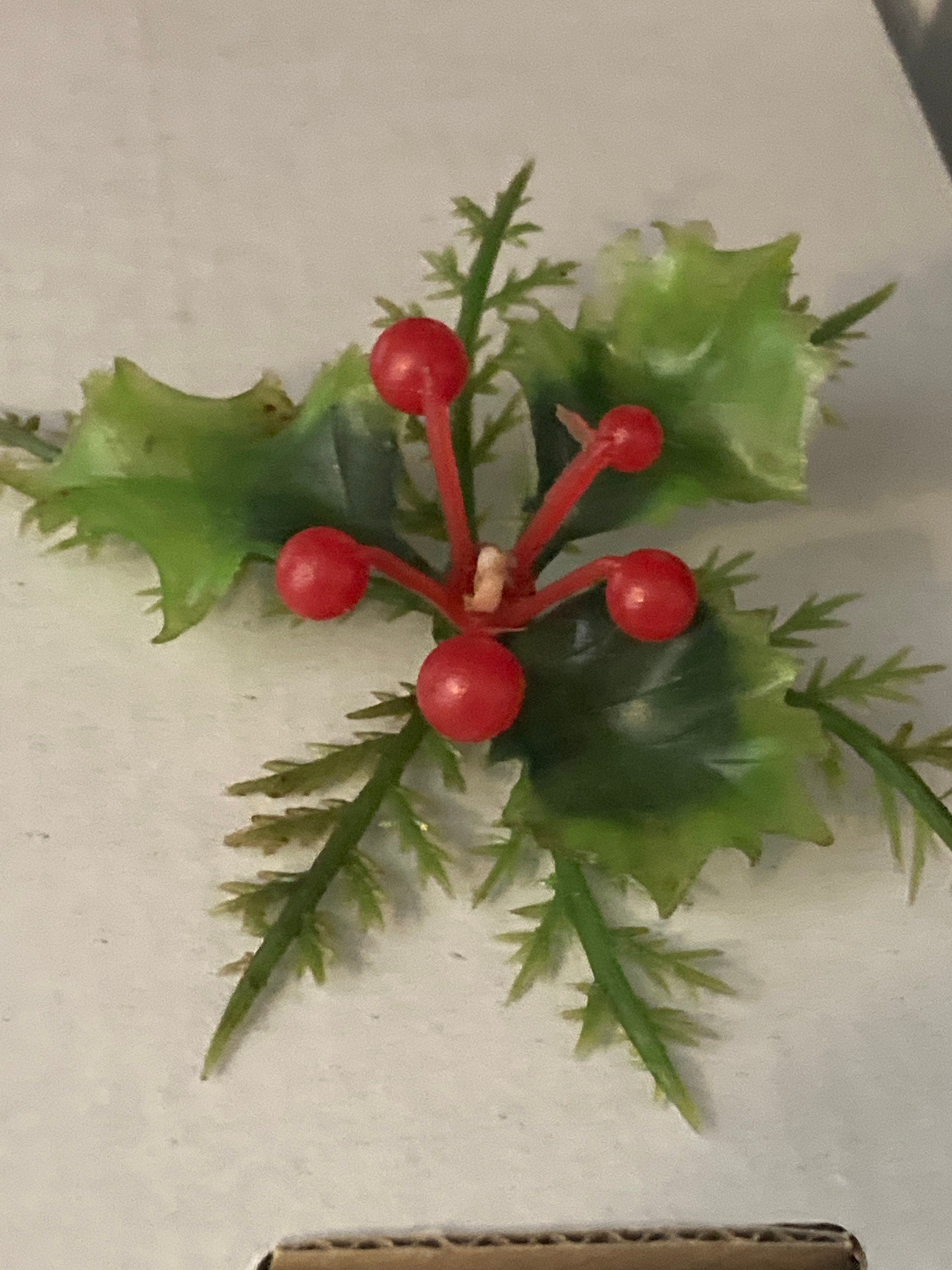 1 x true Vintage 1960s 8cm    holly berry sprigs Christmas Yule log cake topper