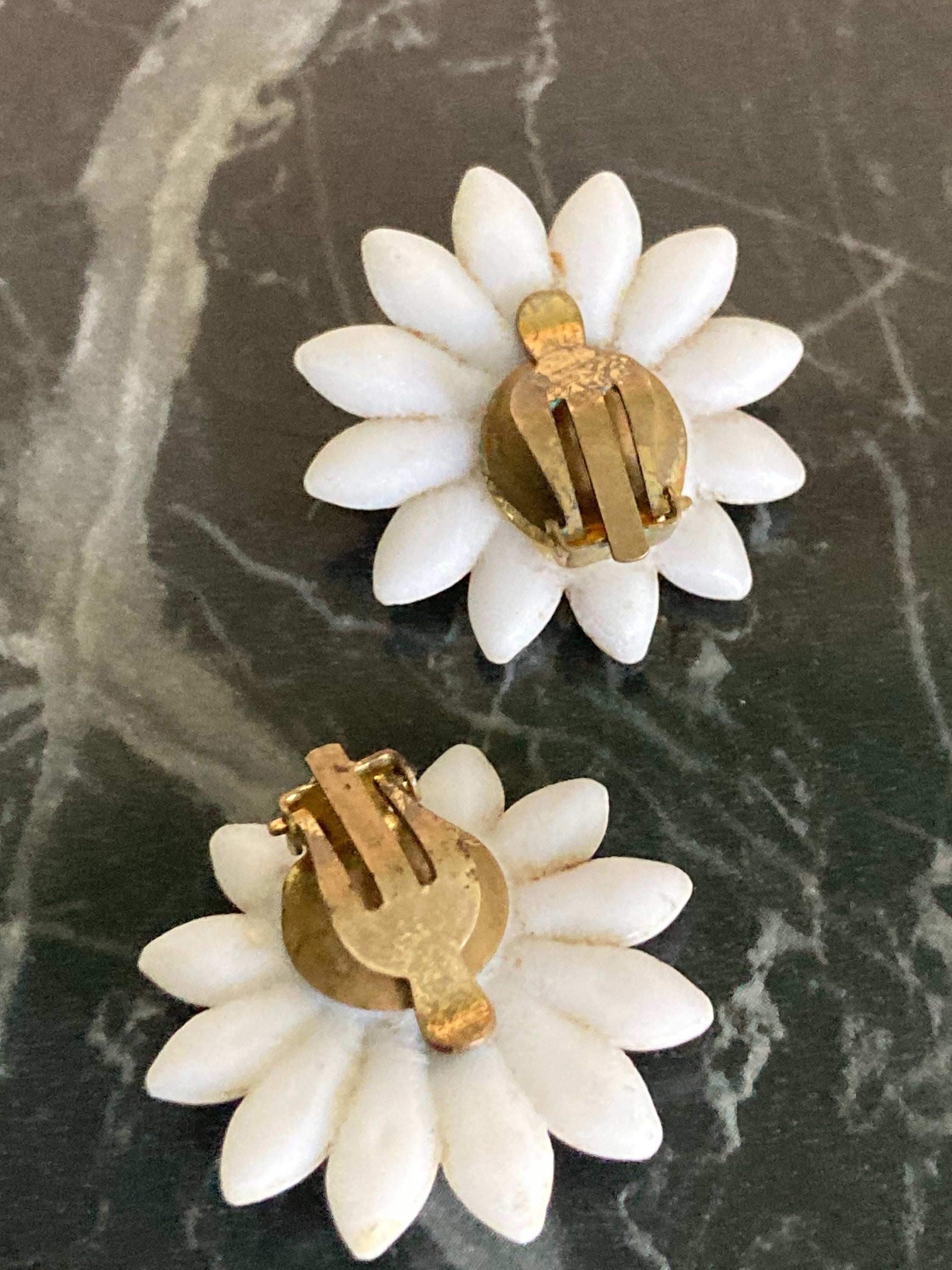 MCM white early plastic celluloid floral daisy stud clip on earrings