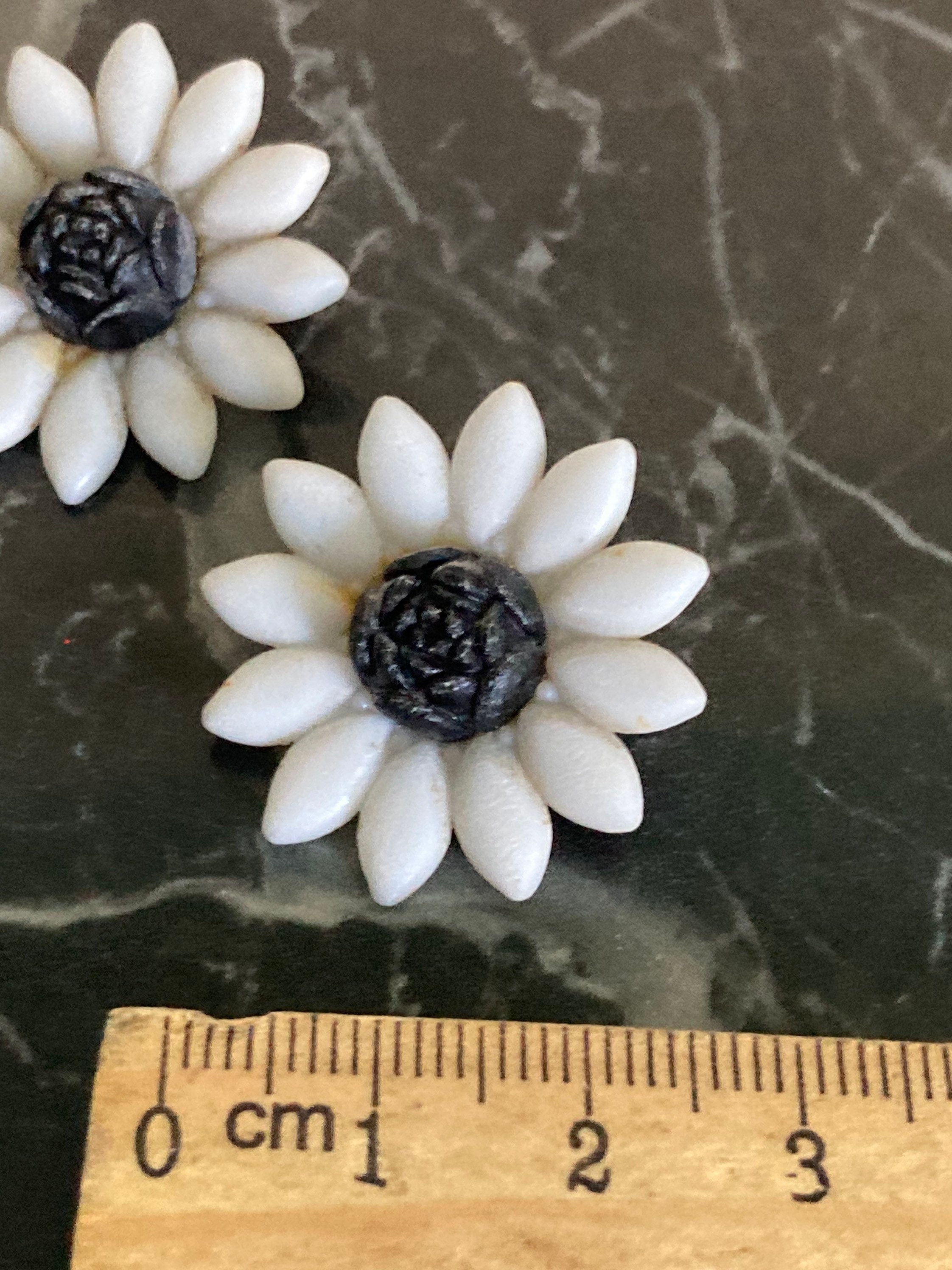 MCM white early plastic celluloid floral daisy stud clip on earrings
