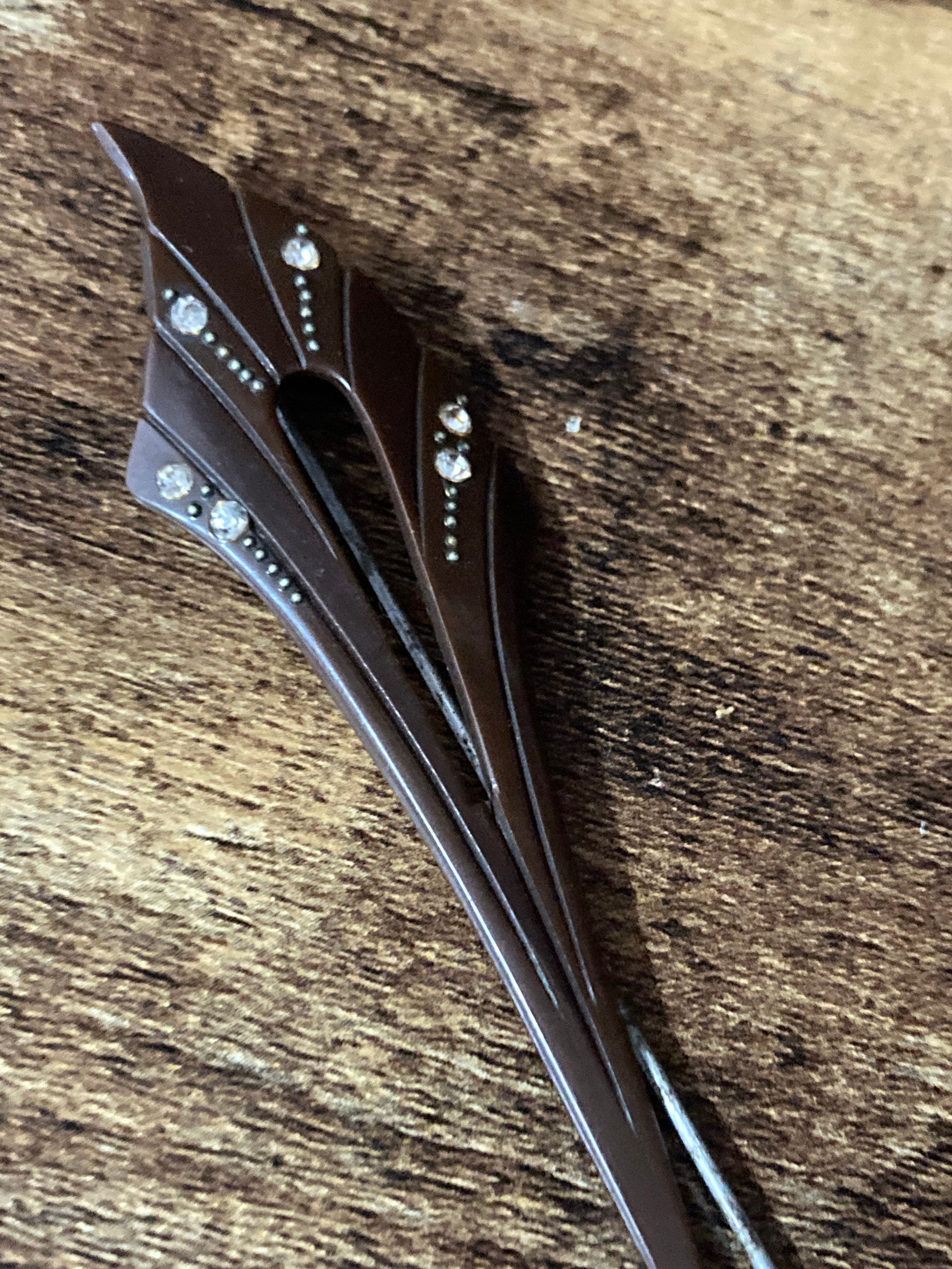 long Art Deco hat flash pin diamante paste set brown bakelite or early plastic pique work