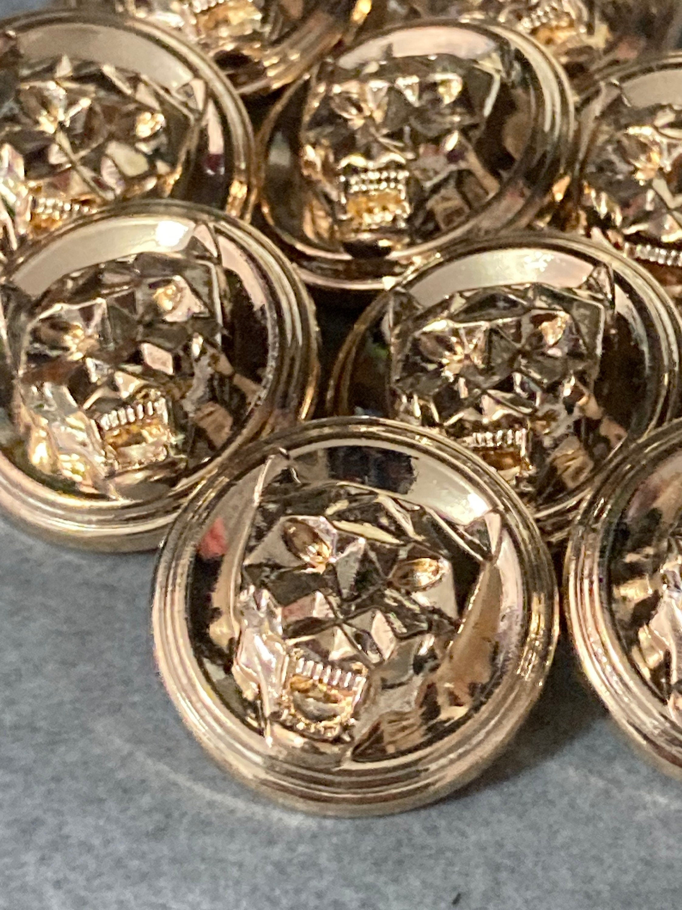 5 x 22mm LEOPARD Buttons embossed gold tone stylised big cat panther