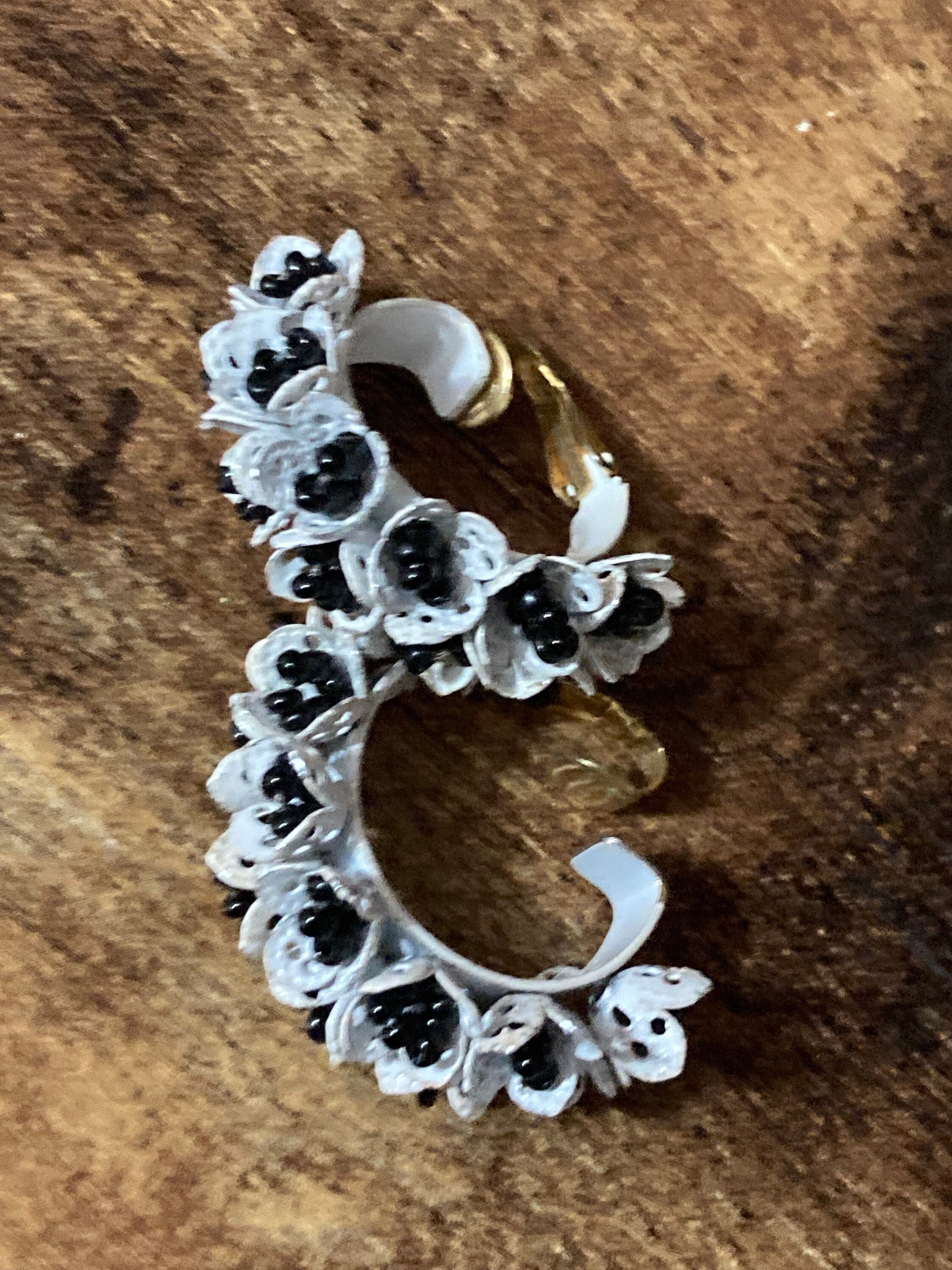 Black and white seed bead clip on hoop earrings enamelled brass metal 1970s 4cm
