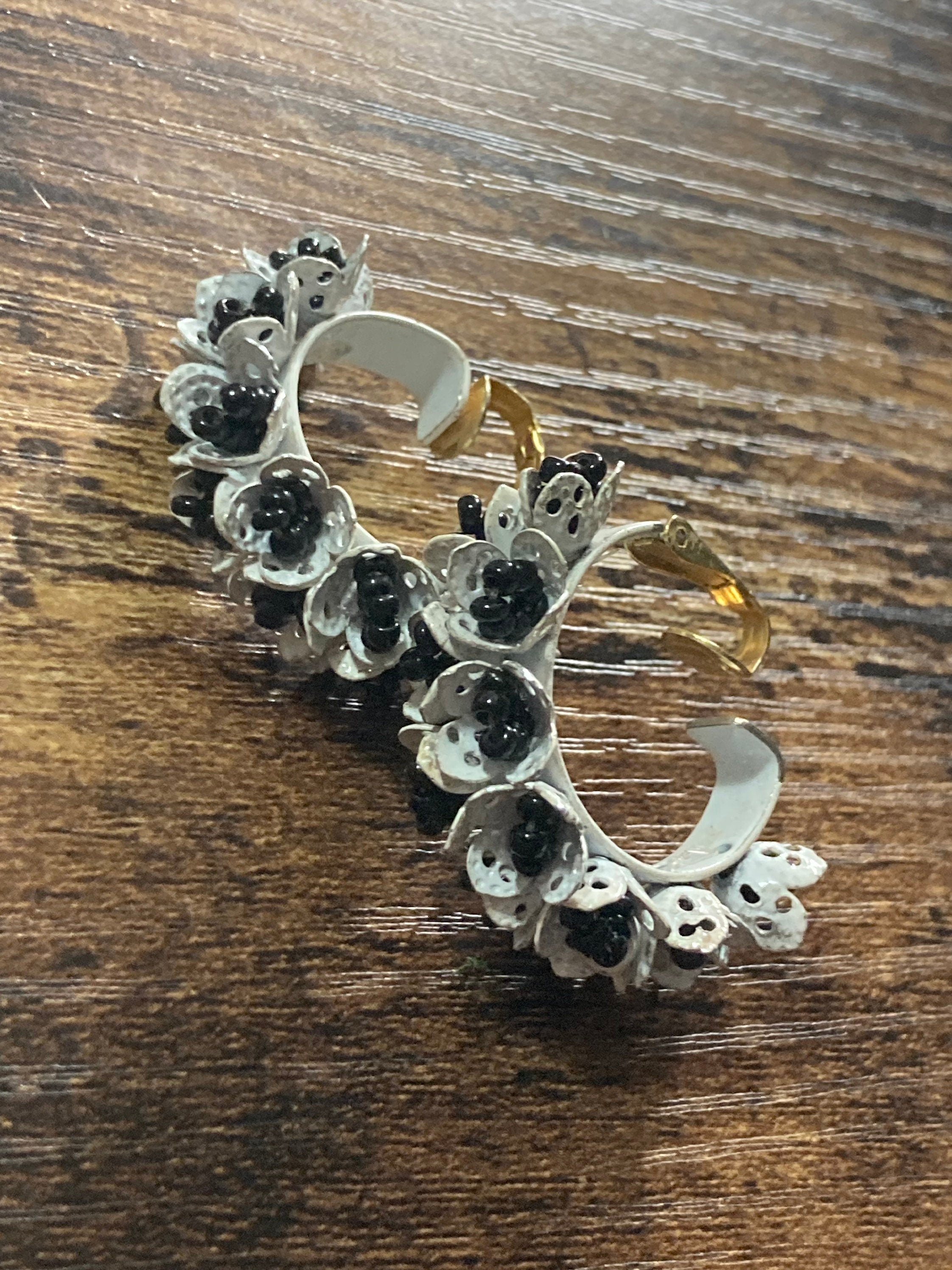 Black and white seed bead clip on hoop earrings enamelled brass metal 1970s 4cm