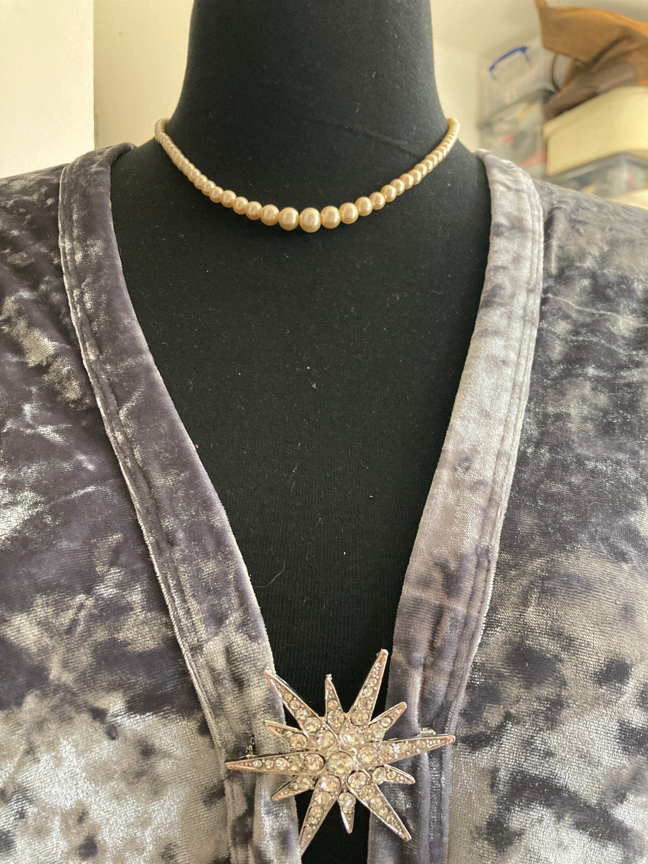 vintage single strand cream glass pearl necklace with ornate 925 sterling silver clasp 47cm