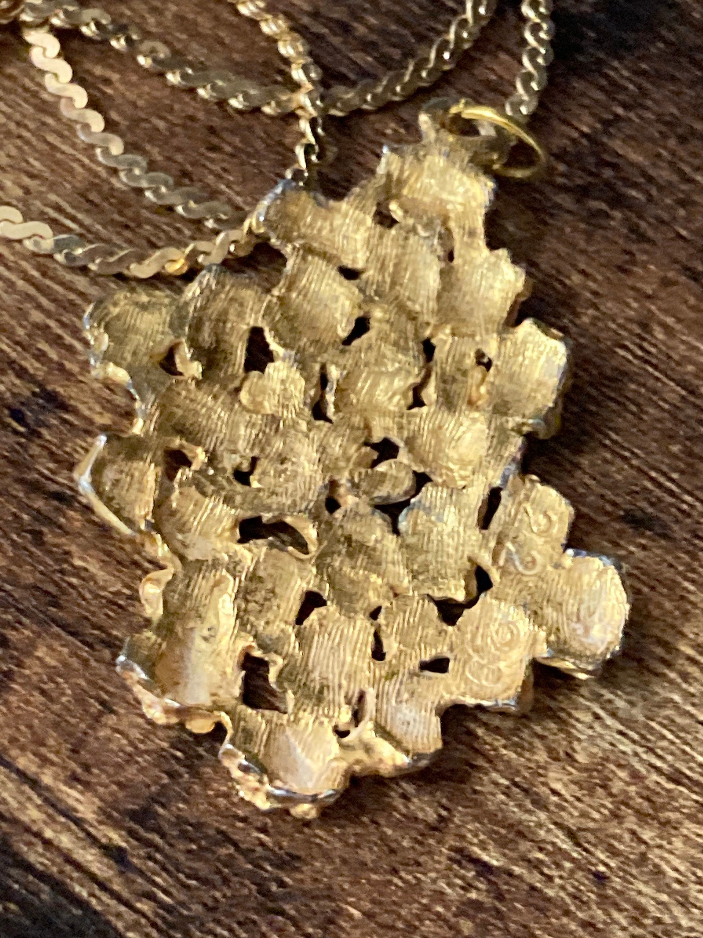 Modernist gold tone pendant necklace on 61cm chain brutalist