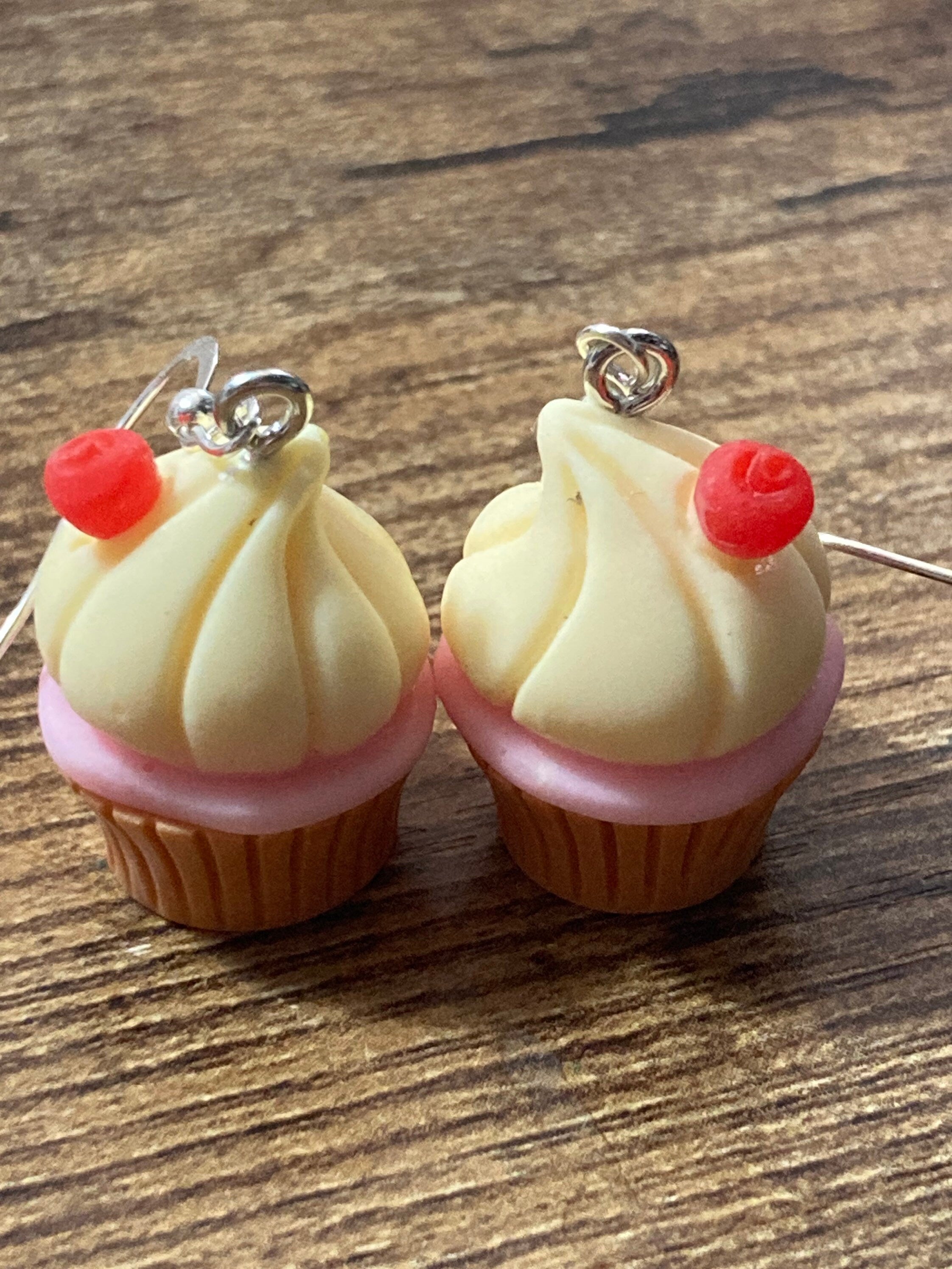 Novelty pink cream cupcake dangly earrings pierced