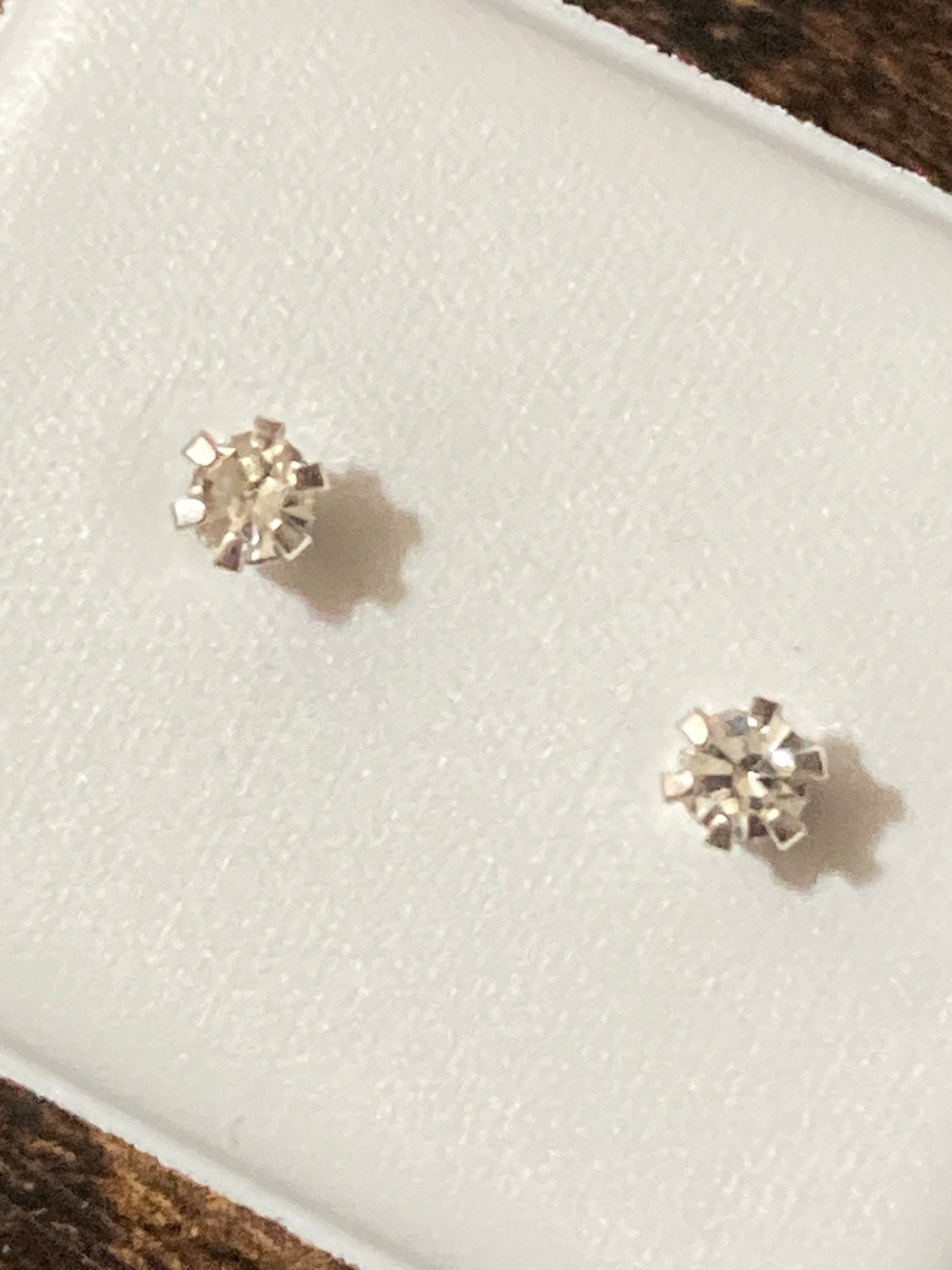 Plain 3mm clear crystal diamanté stud earrings silver plated Very sparkly
