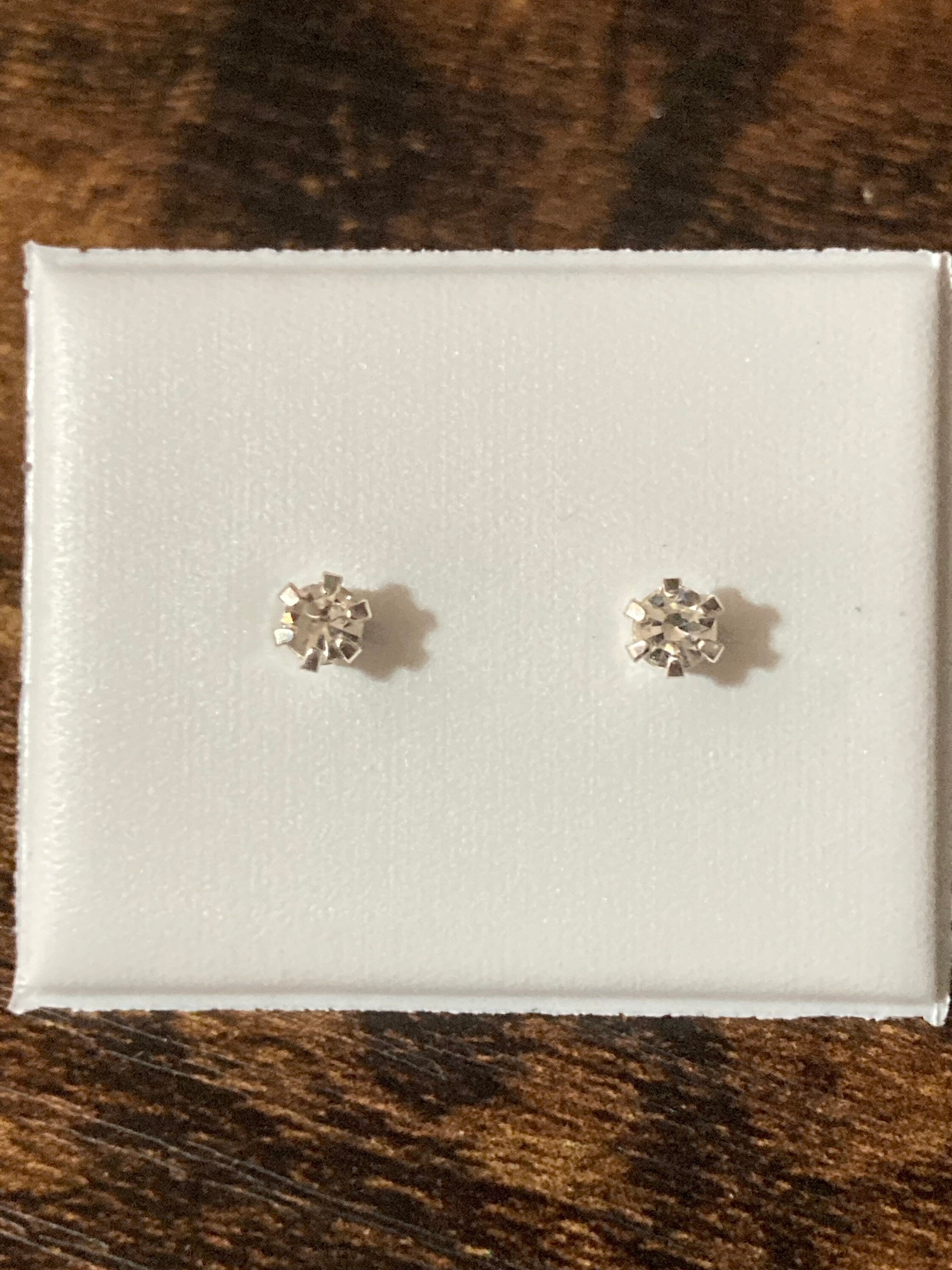 Plain 3mm clear crystal diamanté stud earrings silver plated Very sparkly