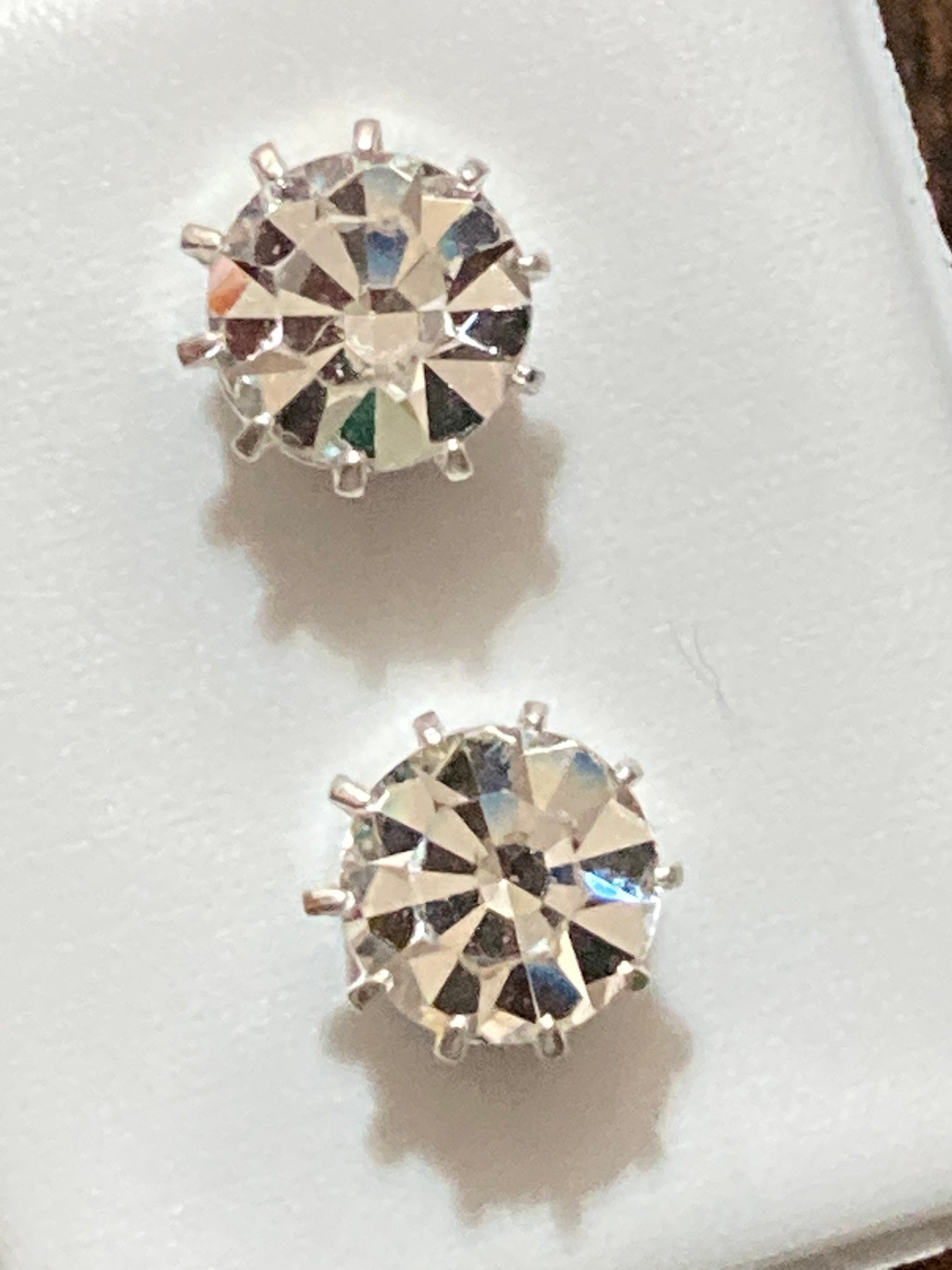 Plain 8mm clear crystal diamanté stud earrings silver plated Very sparkly