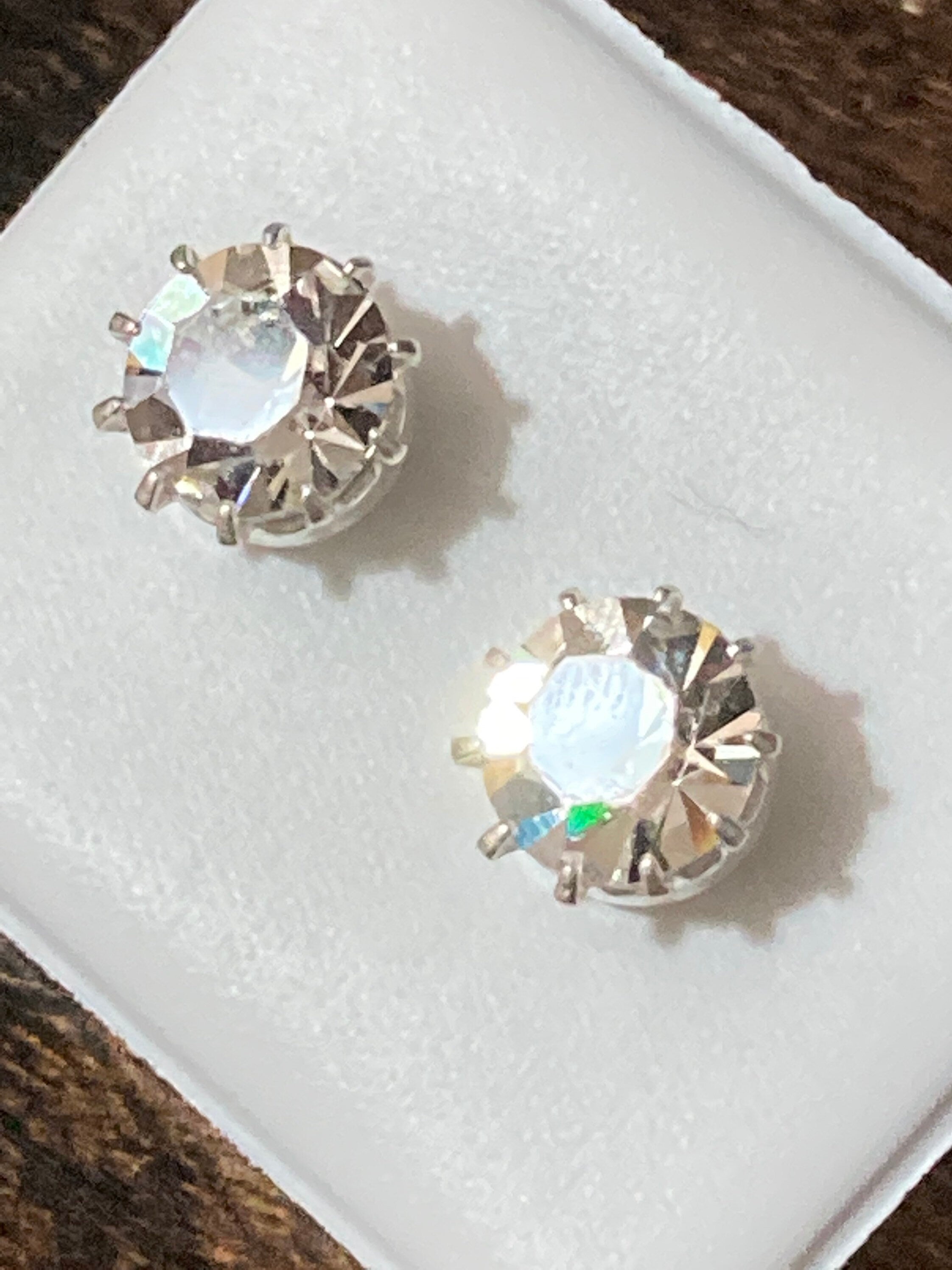 Plain 8mm clear crystal diamanté stud earrings silver plated Very sparkly