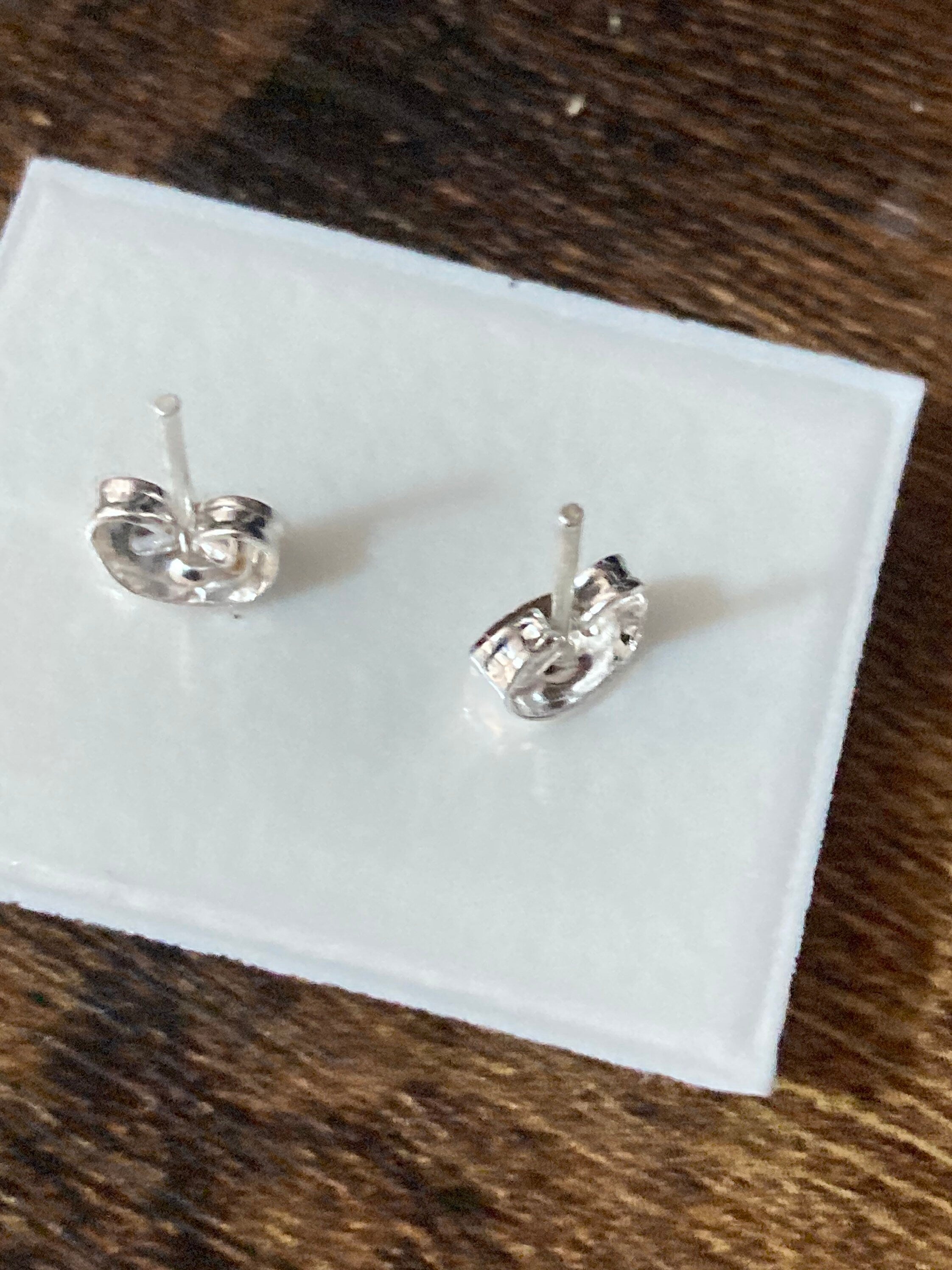 Plain square 8mm clear crystal diamanté stud earrings silver plated Very sparkly