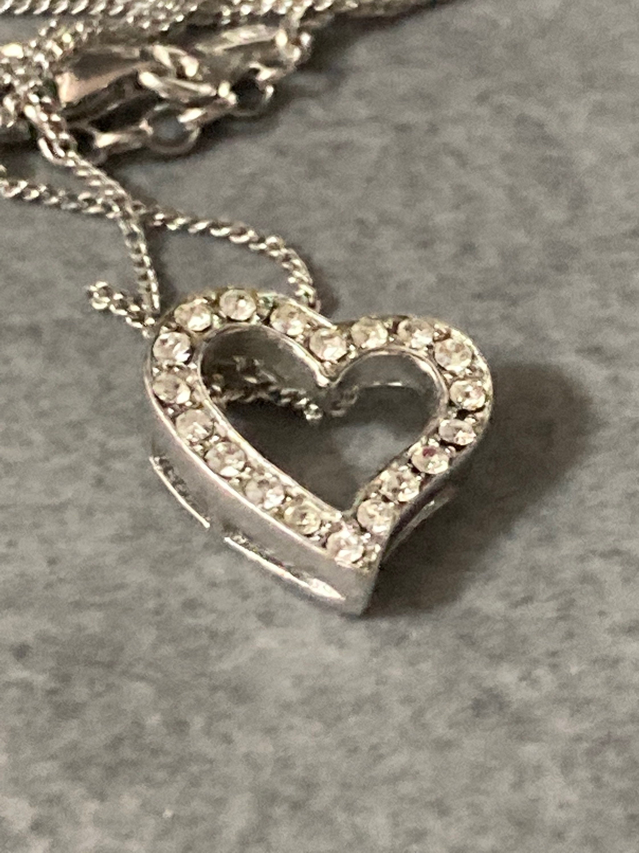 925 Sterling silver modernist diamanté heart pendant necklace 2.6gms adj 41cm to 48cm