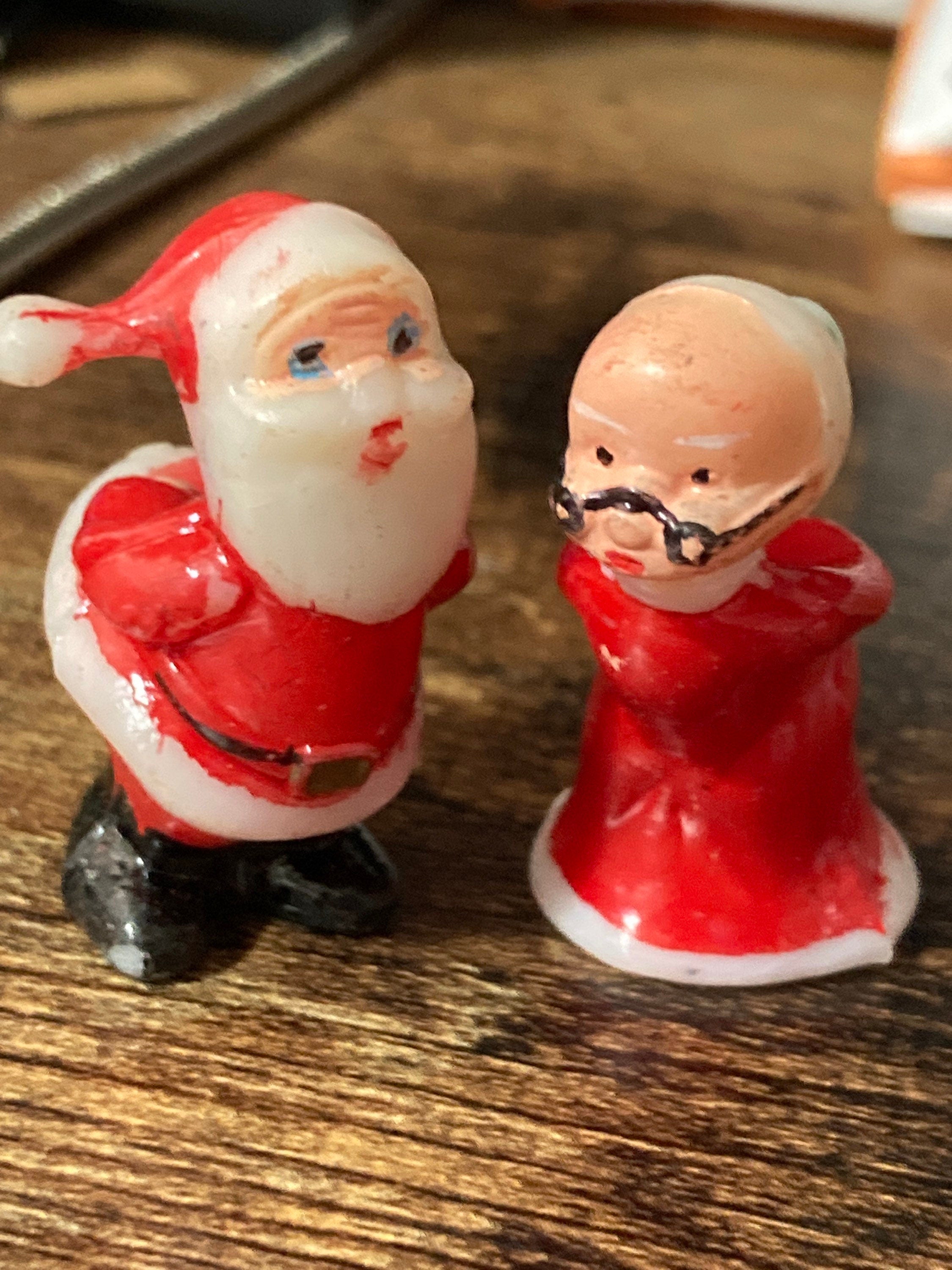 Vintage Mr & Mrs Santa Claus Kissing Cake Topper