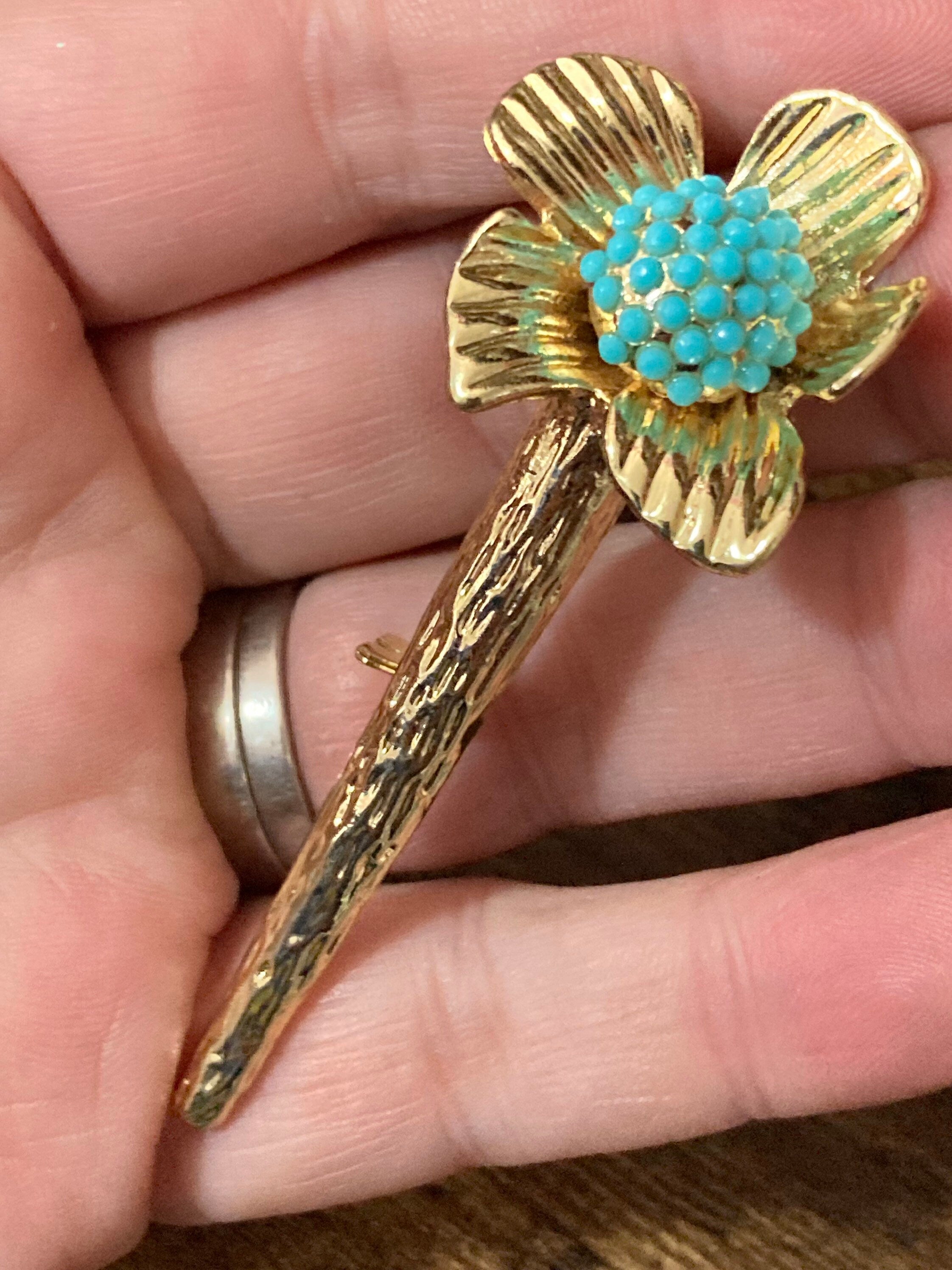 turquoise beaded abstract floral posy brooch 1960s vintage modernist gold tone
