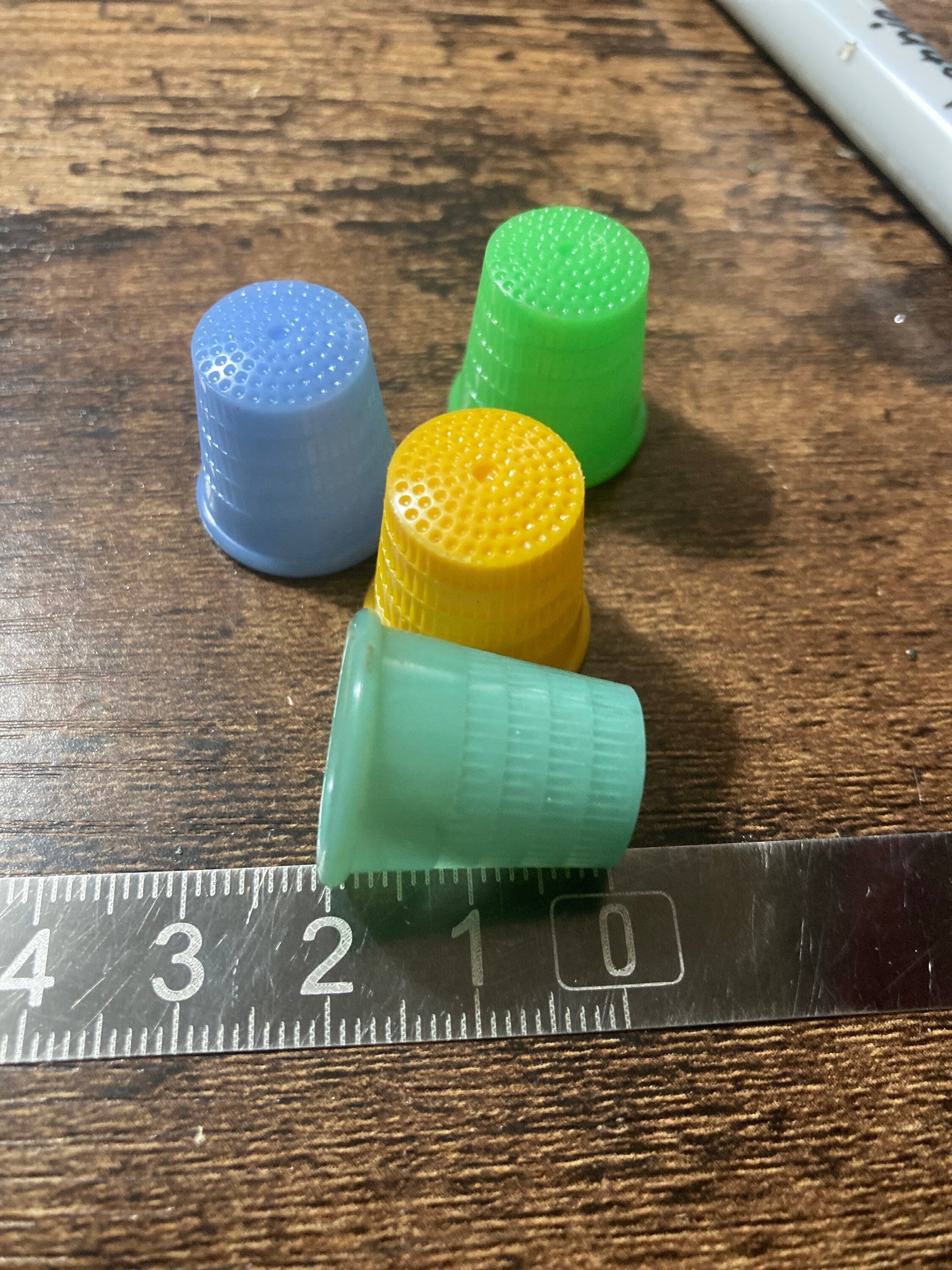 Art Deco Galalith Thimbles: Set of 4 Early Plastic Sewing Thimbles (XS)
