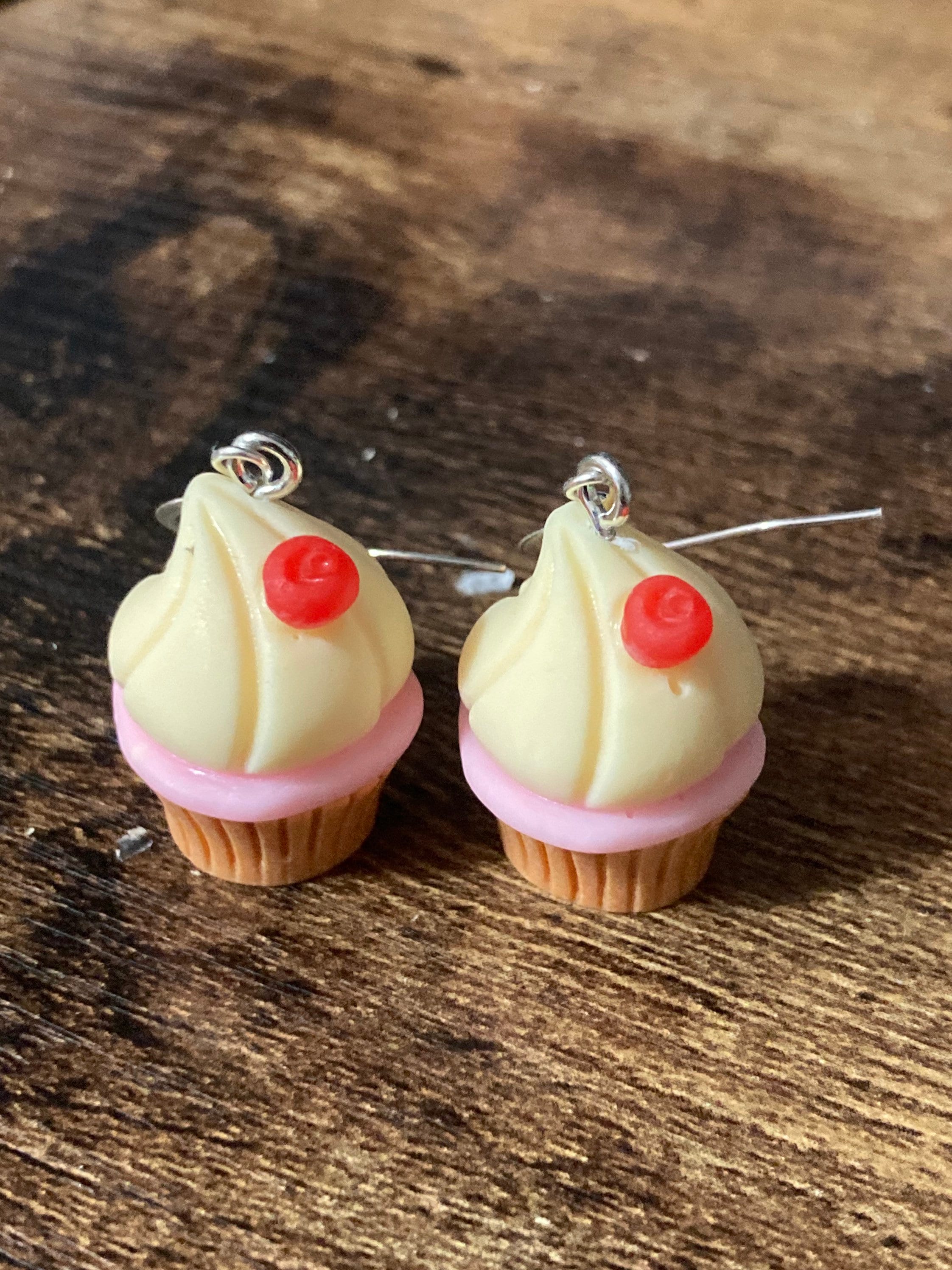 Novelty pink cream cupcake dangly earrings pierced