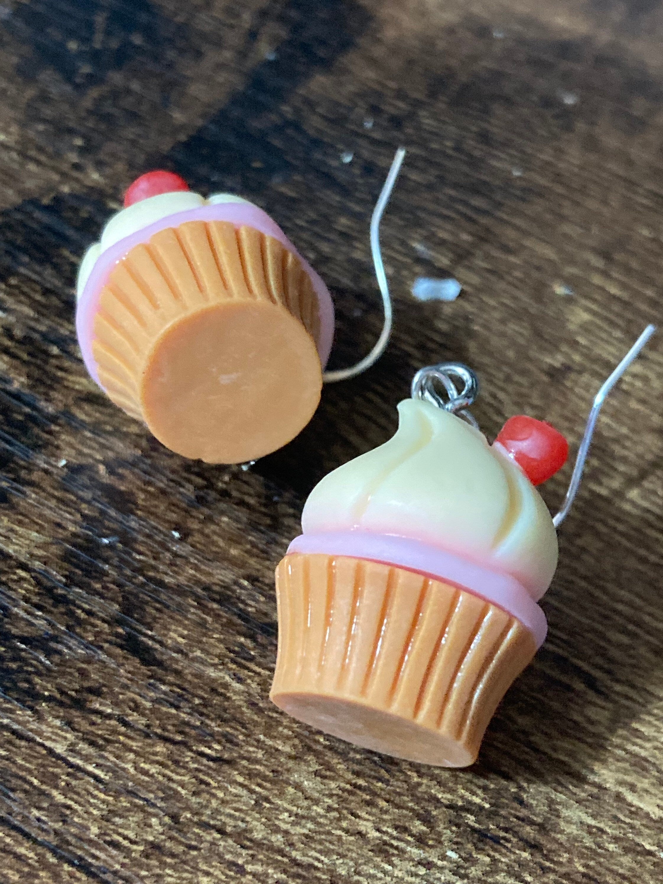 Novelty pink cream cupcake dangly earrings pierced
