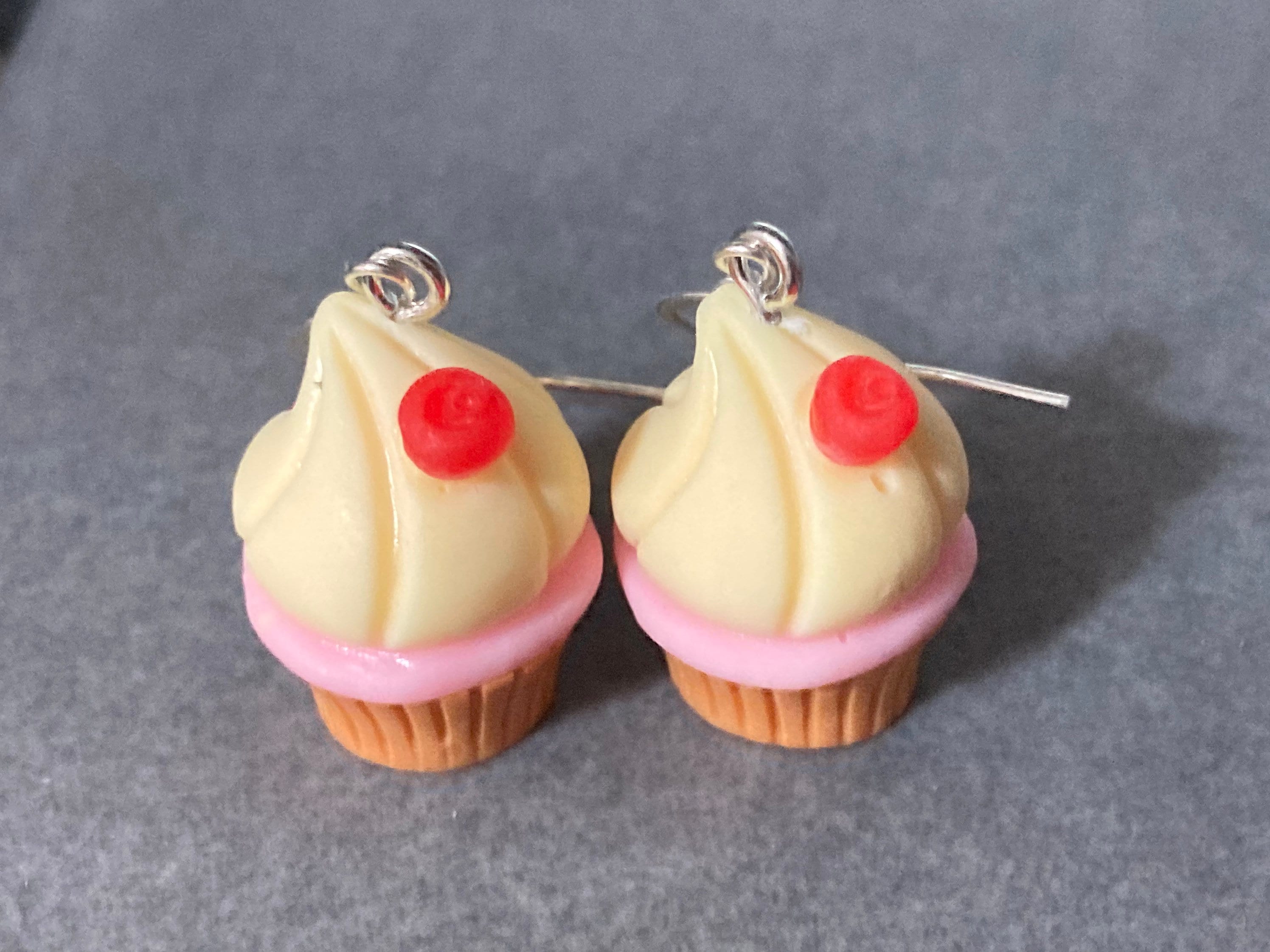 Novelty pink cream cupcake dangly earrings pierced