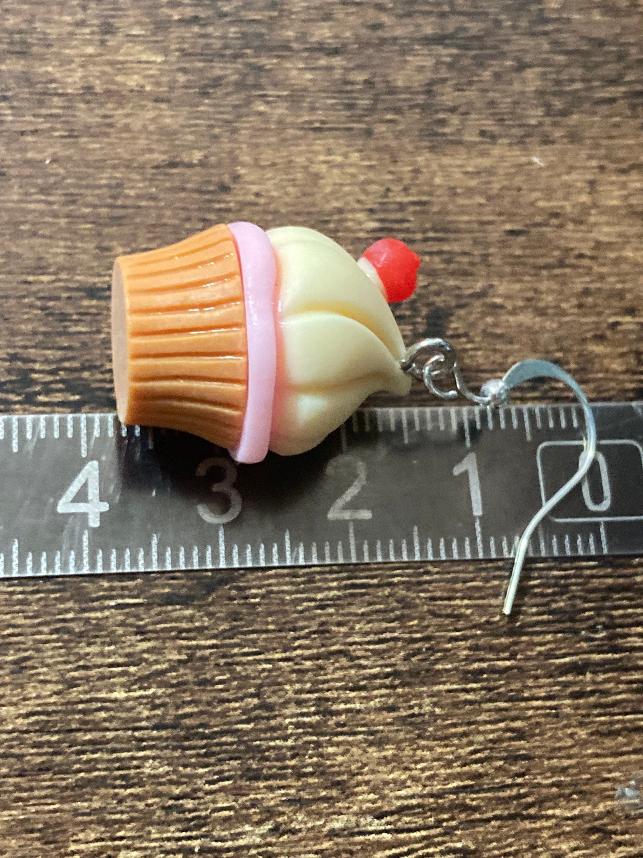 Novelty pink cream cupcake dangly earrings pierced