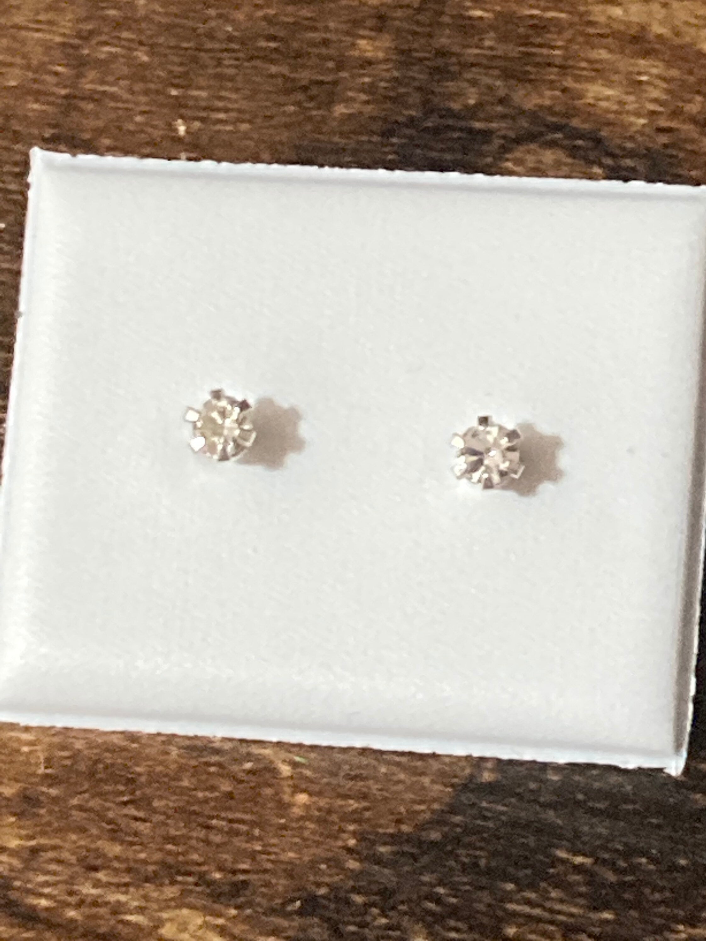 Plain 3mm clear crystal diamanté stud earrings silver plated Very sparkly