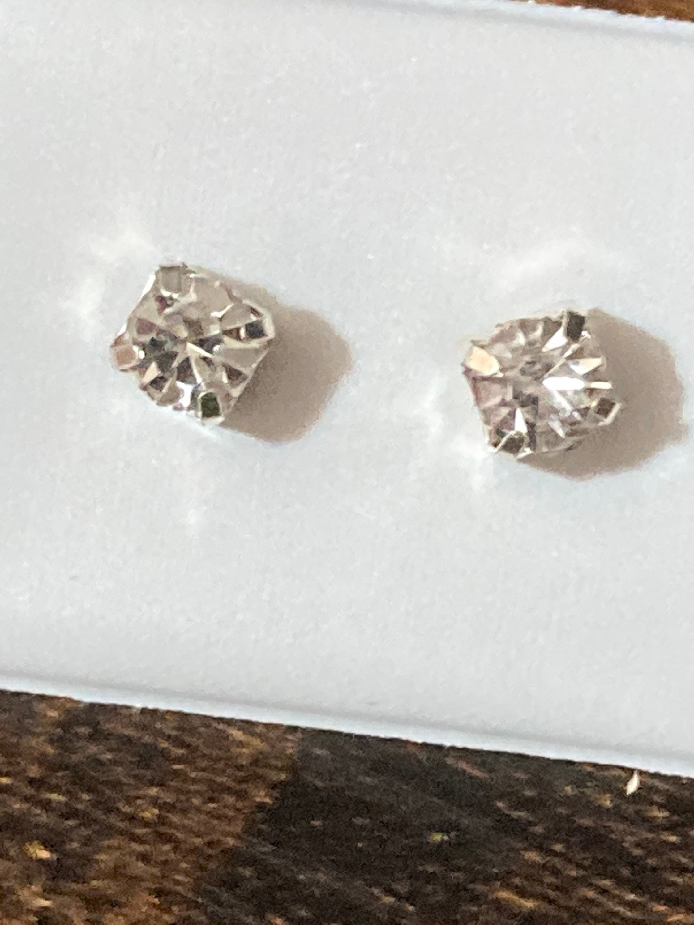 Plain 6mm clear crystal diamanté stud earrings silver plated Very sparkly