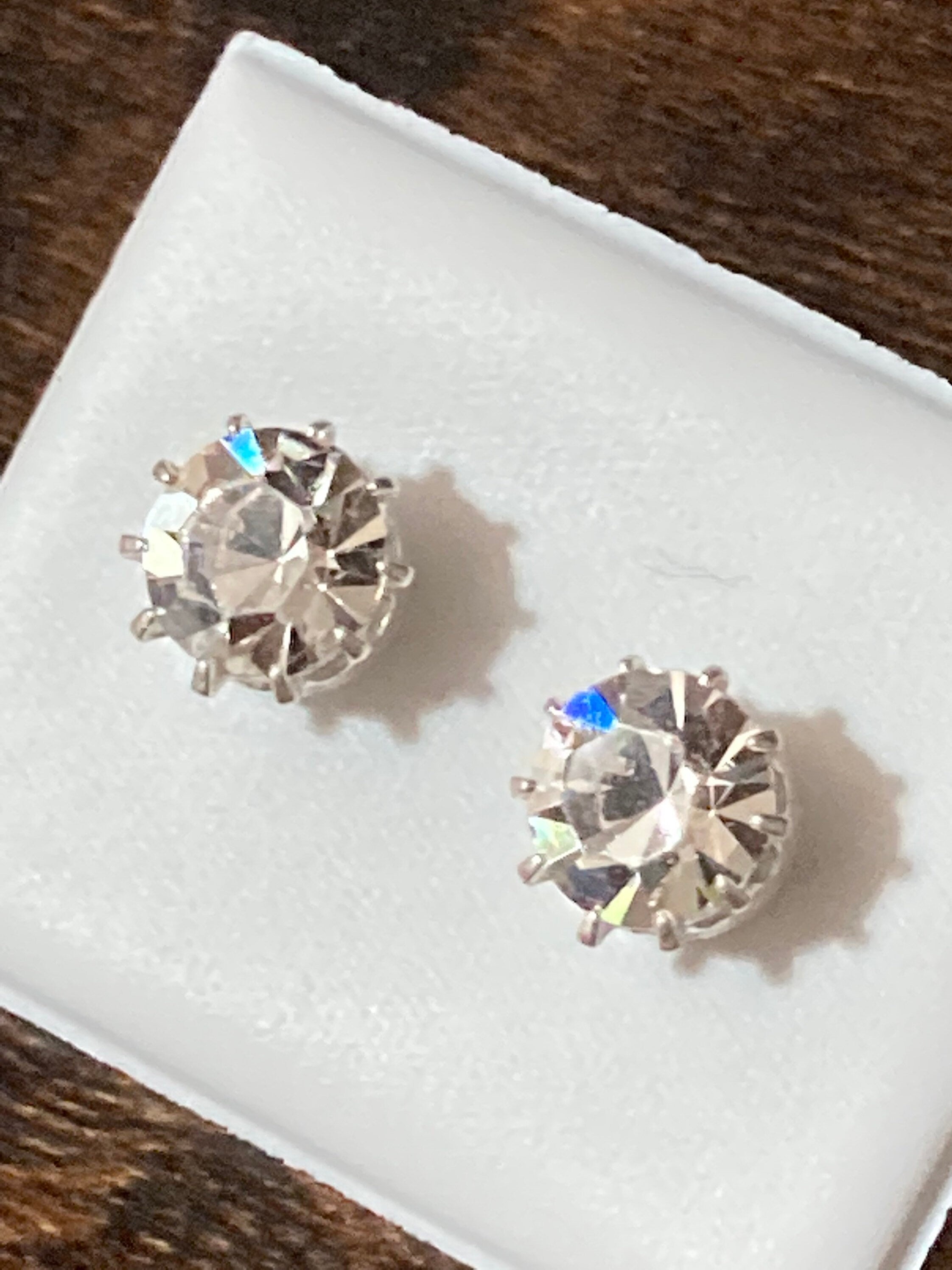 Plain 8mm clear crystal diamanté stud earrings silver plated Very sparkly