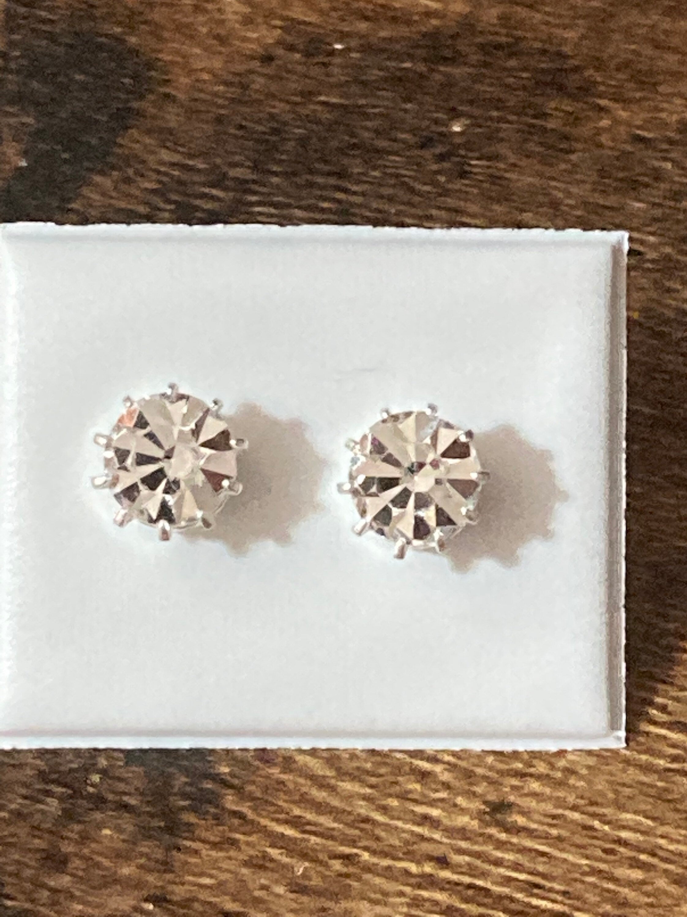 Plain 8mm clear crystal diamanté stud earrings silver plated Very sparkly
