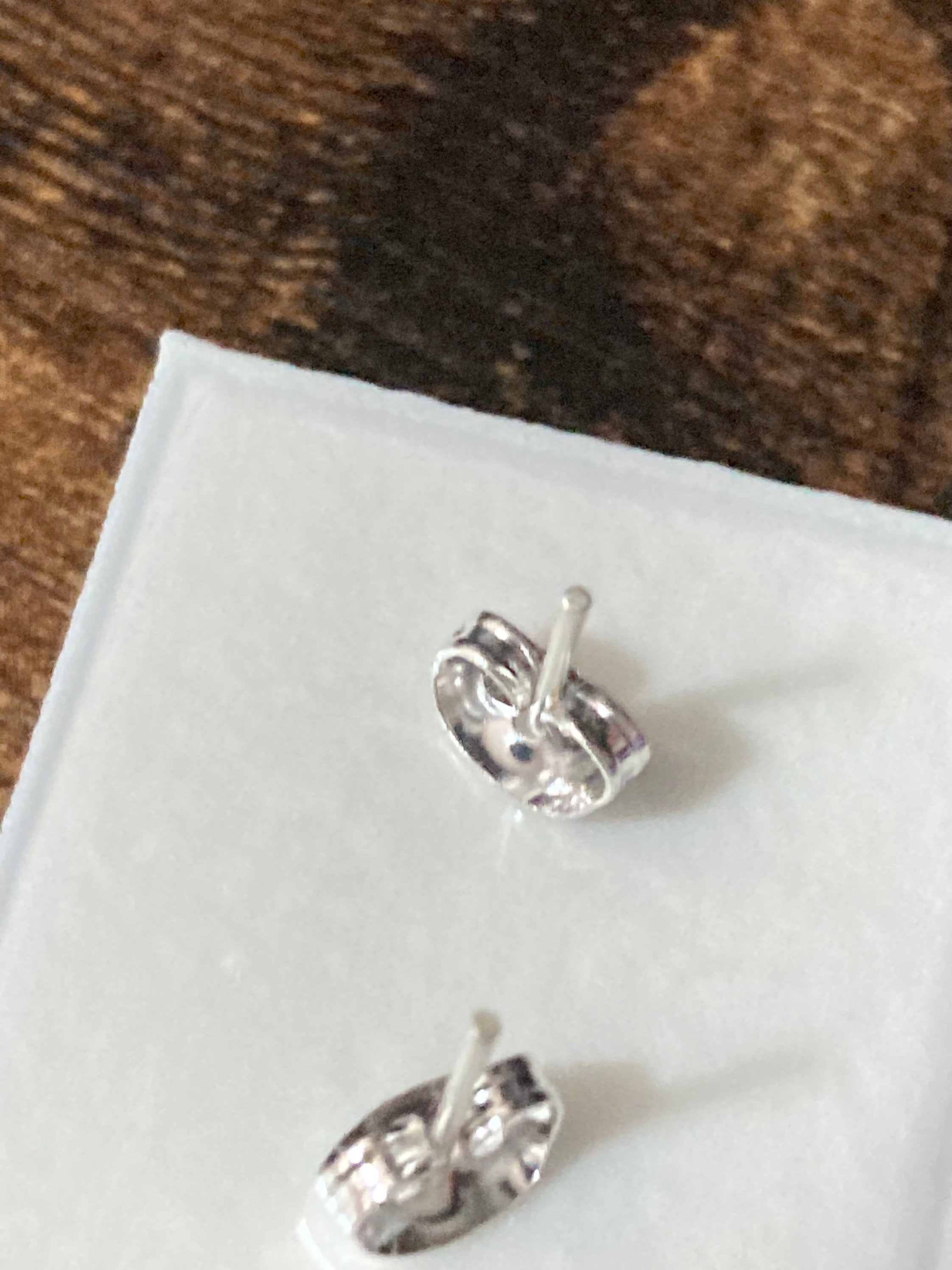Plain 3 stone  8mm clear crystal diamanté stud earrings silver plated Very sparkly