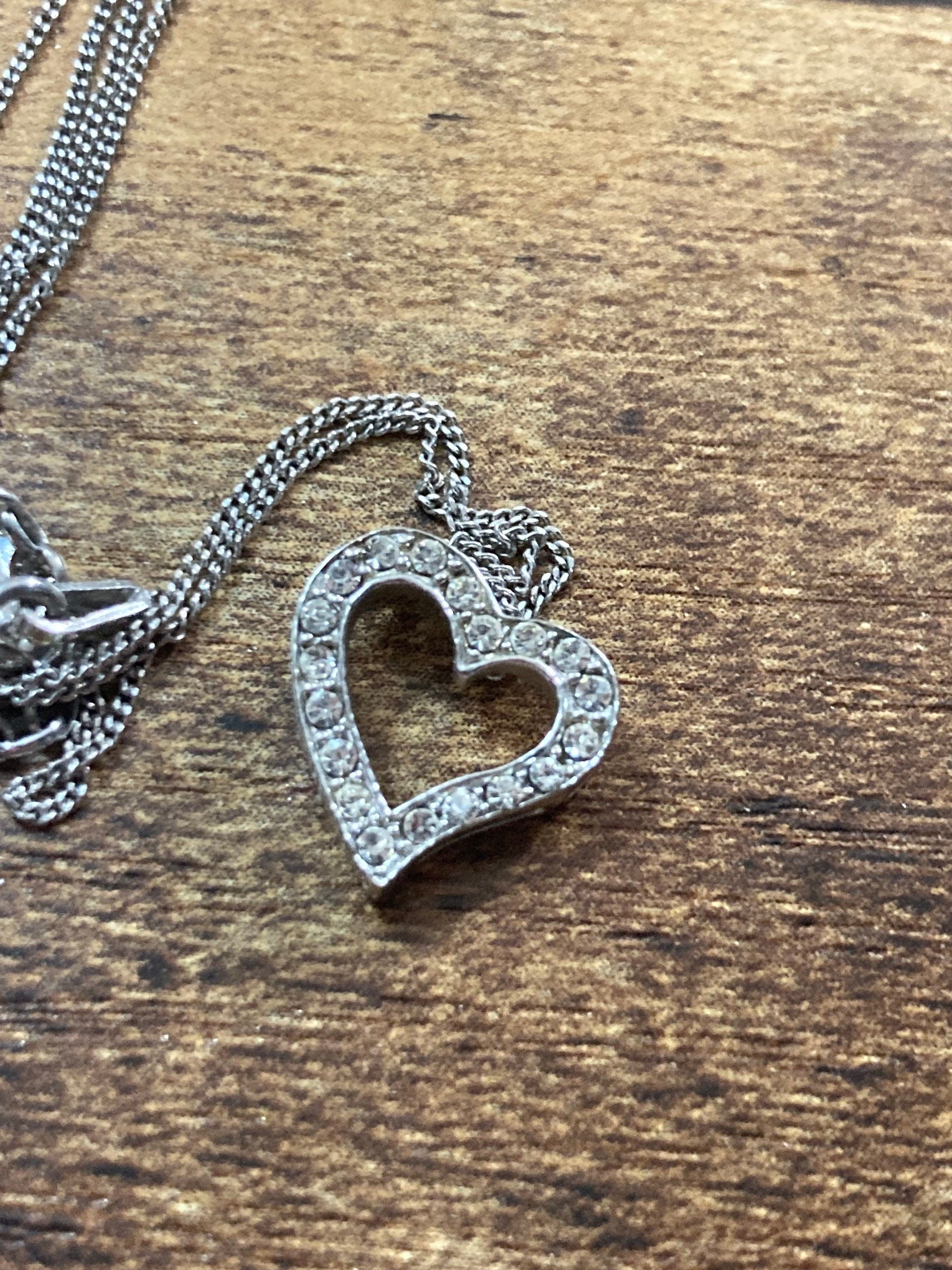 925 Sterling silver modernist diamanté heart pendant necklace 2.6gms adj 41cm to 48cm