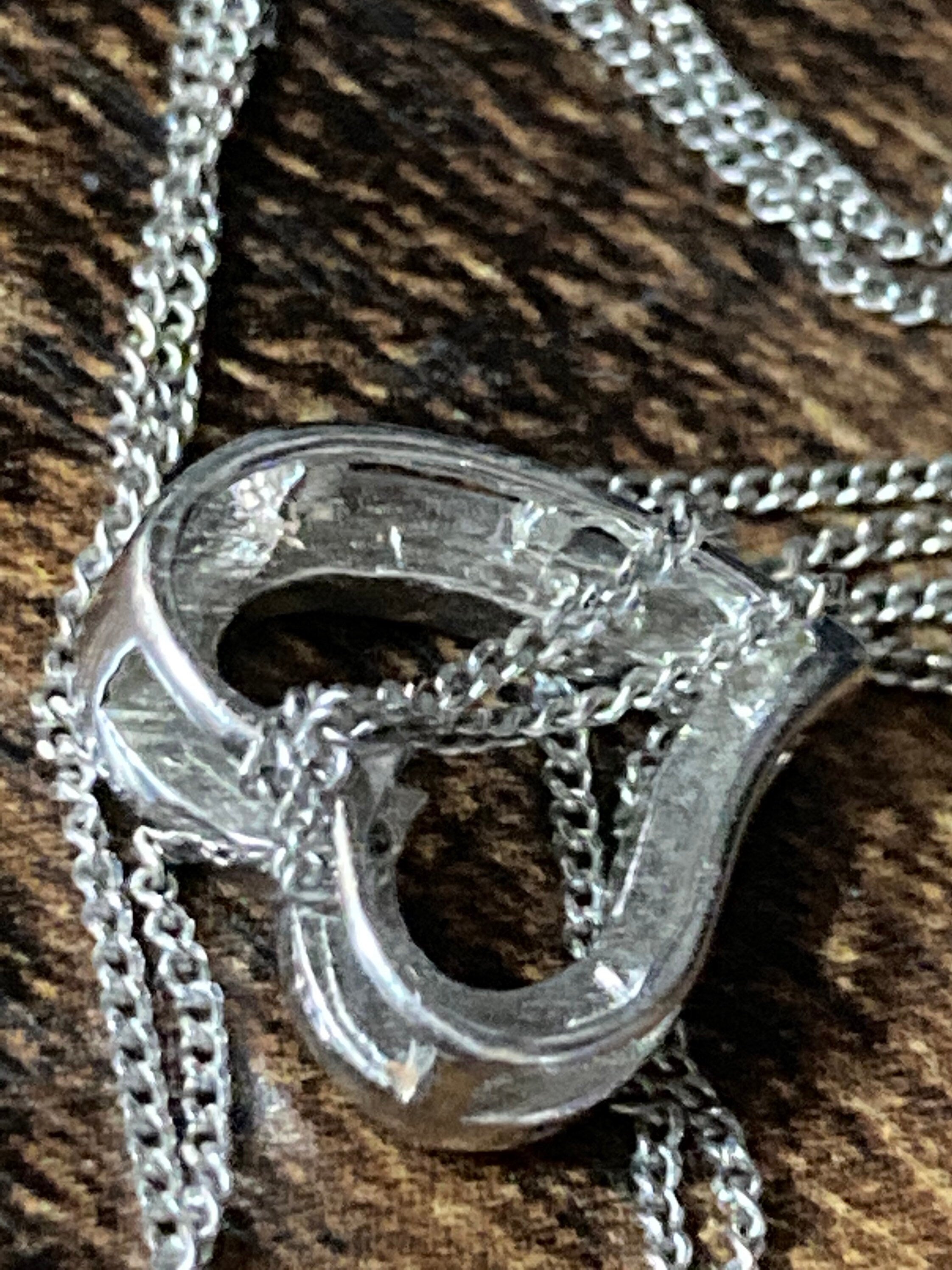 925 Sterling silver modernist diamanté heart pendant necklace 2.6gms adj 41cm to 48cm