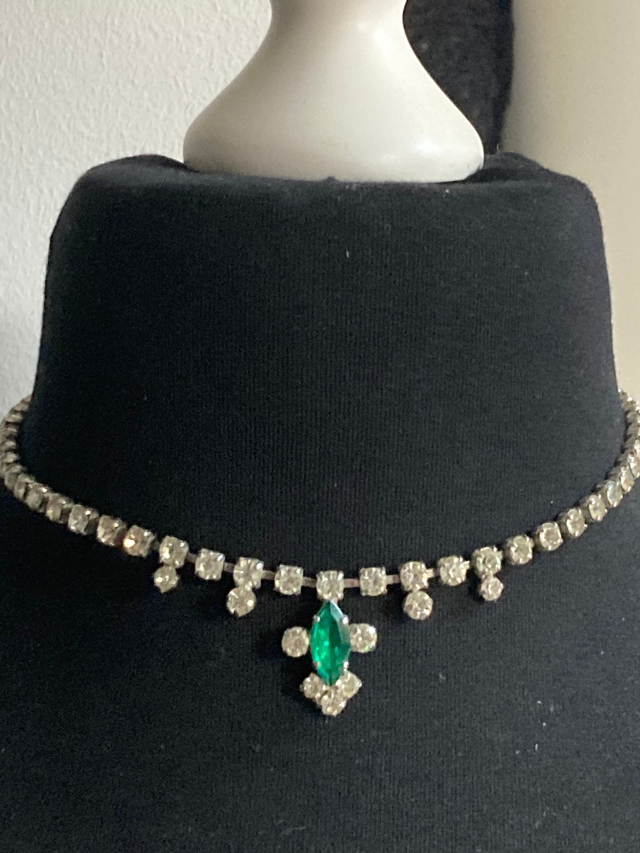 articulated diamanté emerald green rhinestone cocktail necklace 39.5cm
