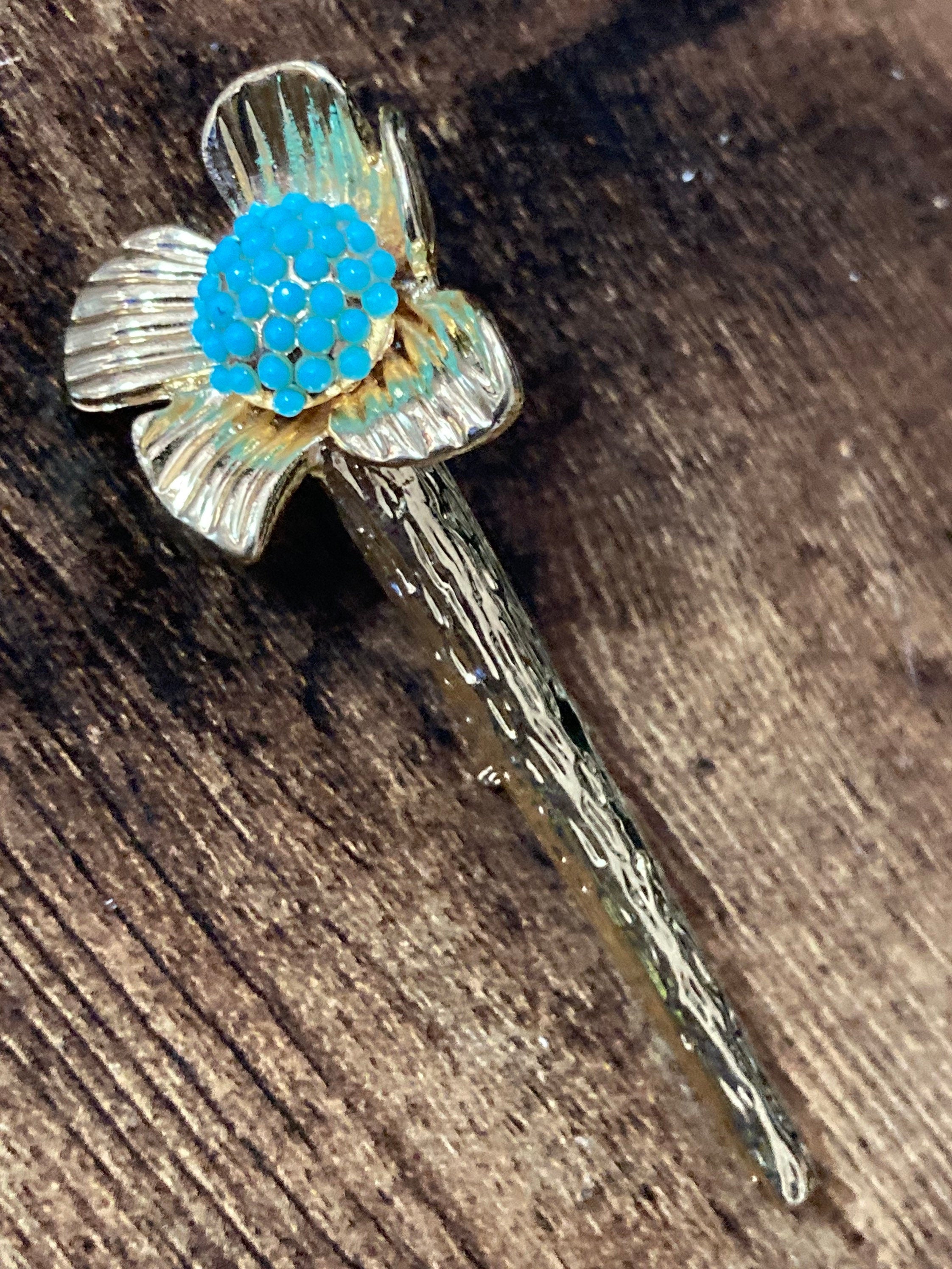 turquoise beaded abstract floral posy brooch 1960s vintage modernist gold tone