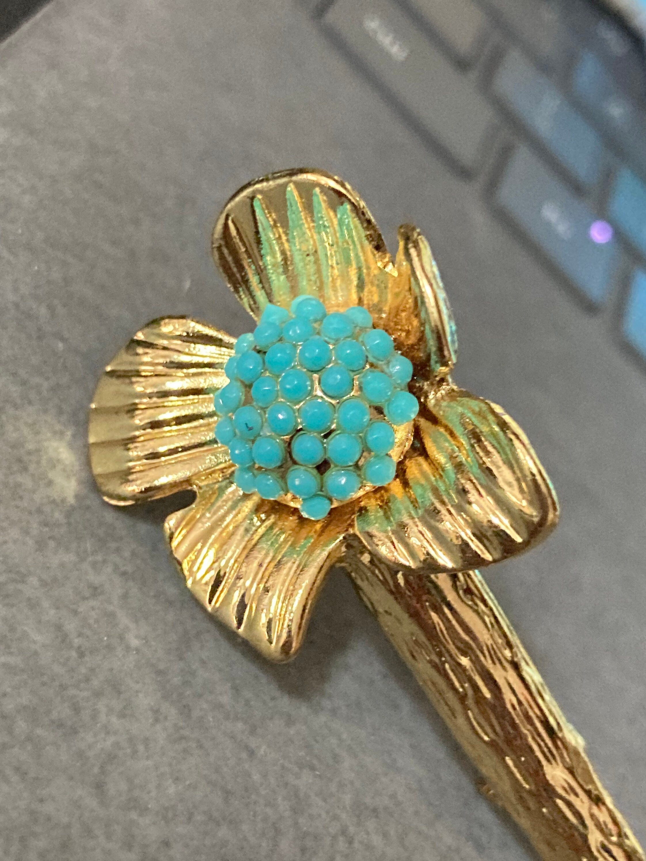 turquoise beaded abstract floral posy brooch 1960s vintage modernist gold tone