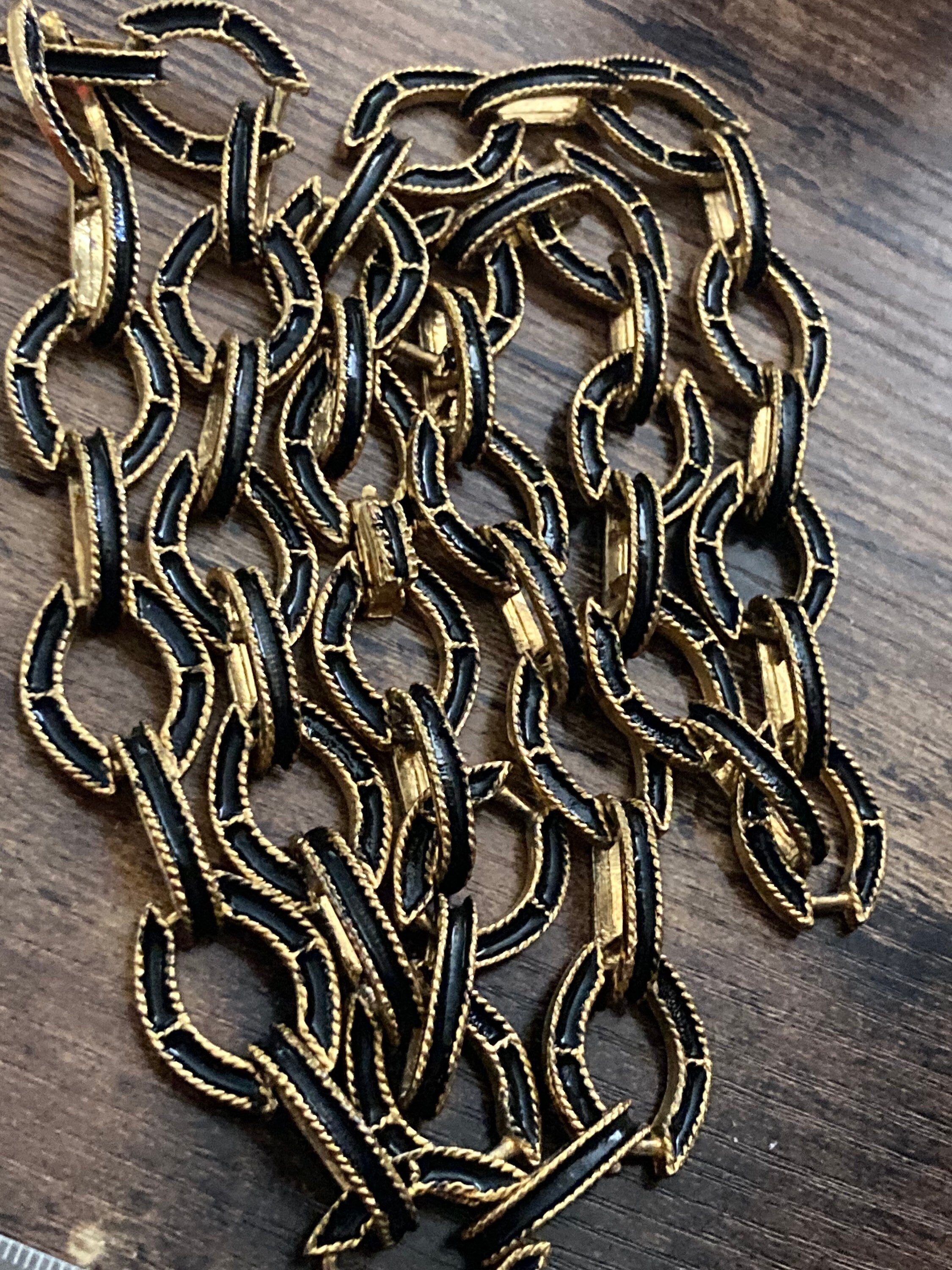 Vintage black long enamel chain link gold tone necklace 85cm heavy