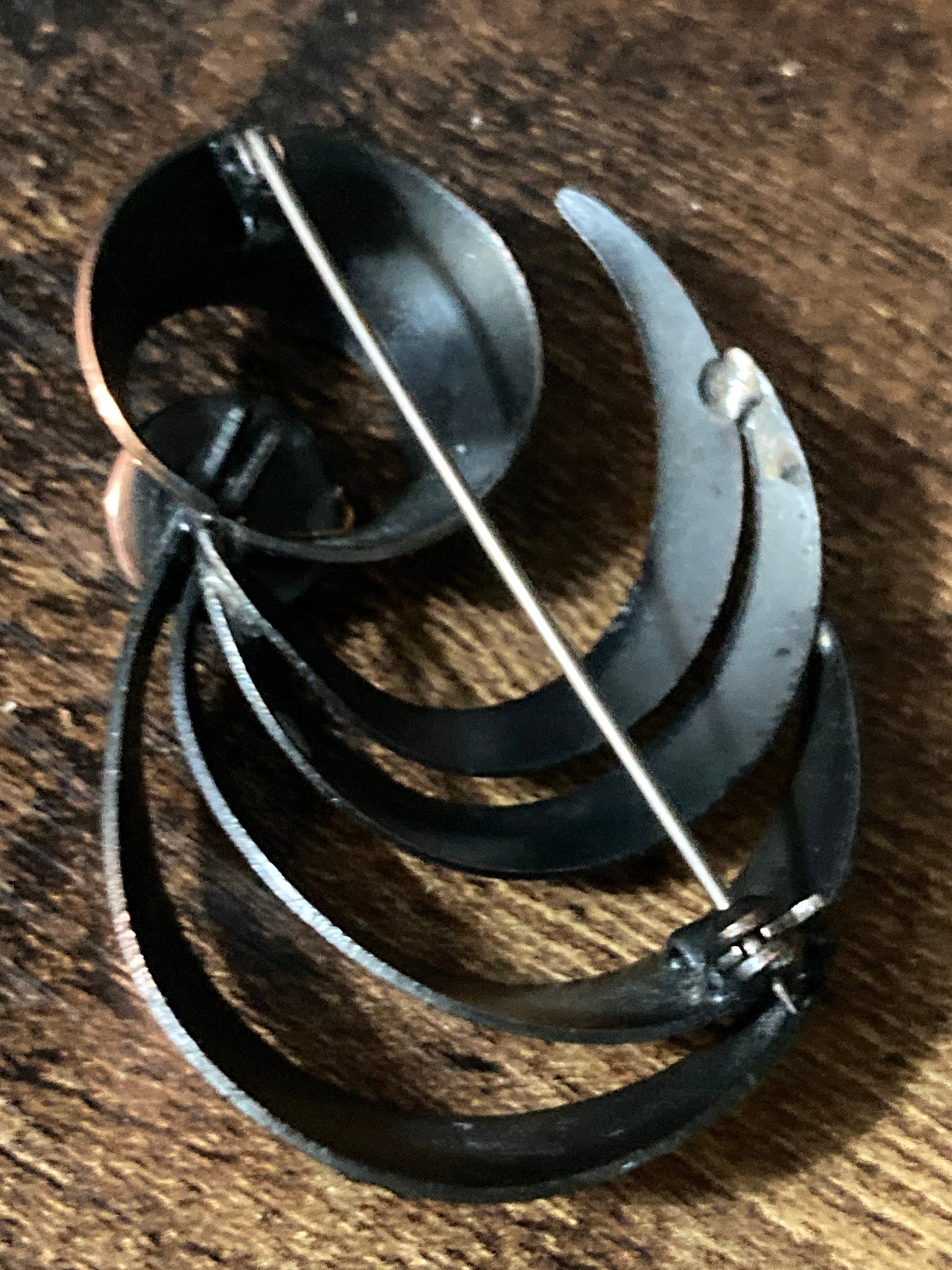 Vintage copper faux Lapis Lazuli brooch with roll clasp 1960s