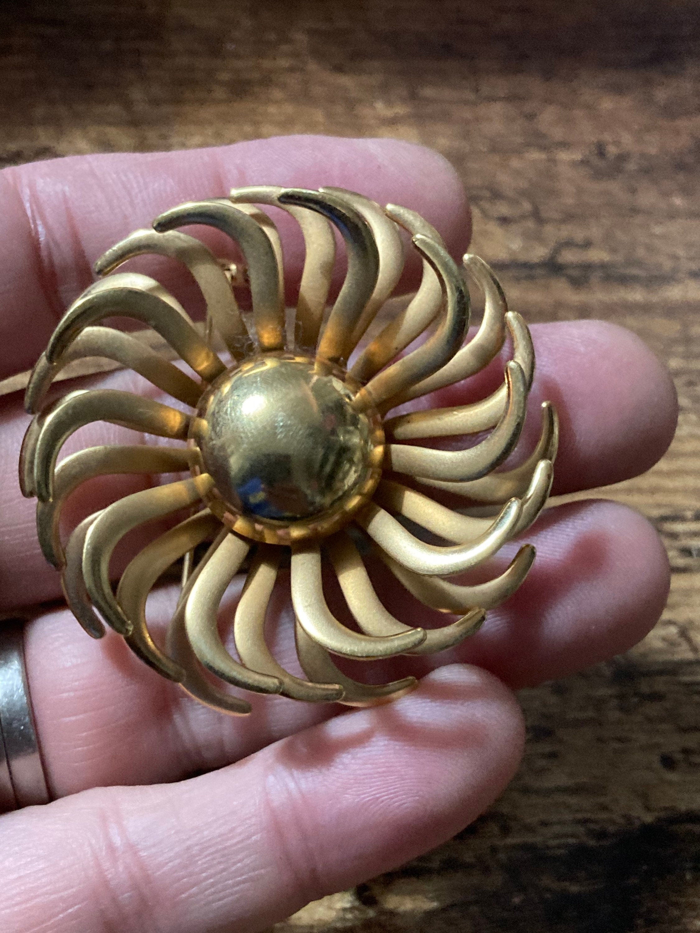 Vintage mid century Gold Tone abstract flower Brooch 1950s