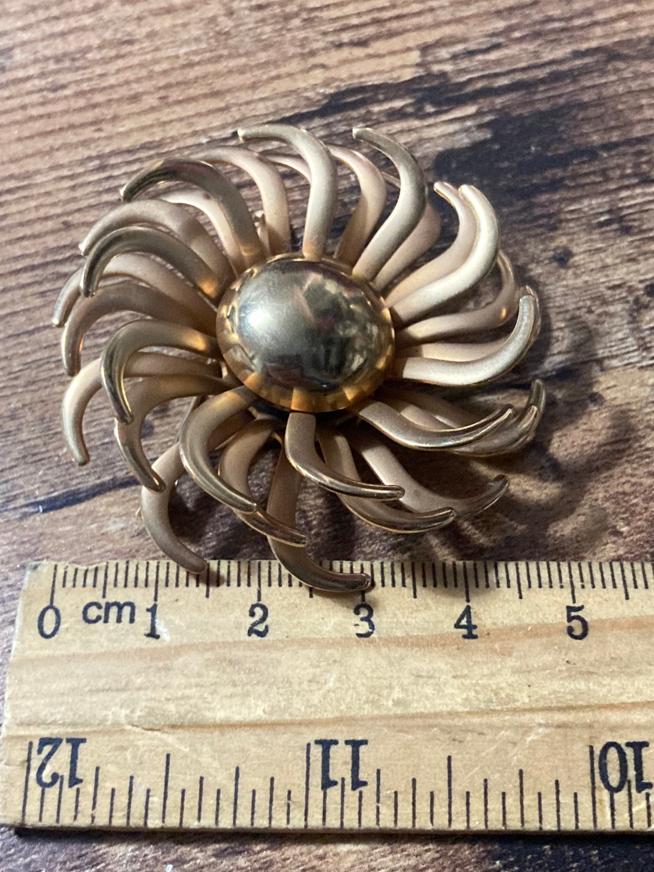 Vintage mid century Gold Tone abstract flower Brooch 1950s