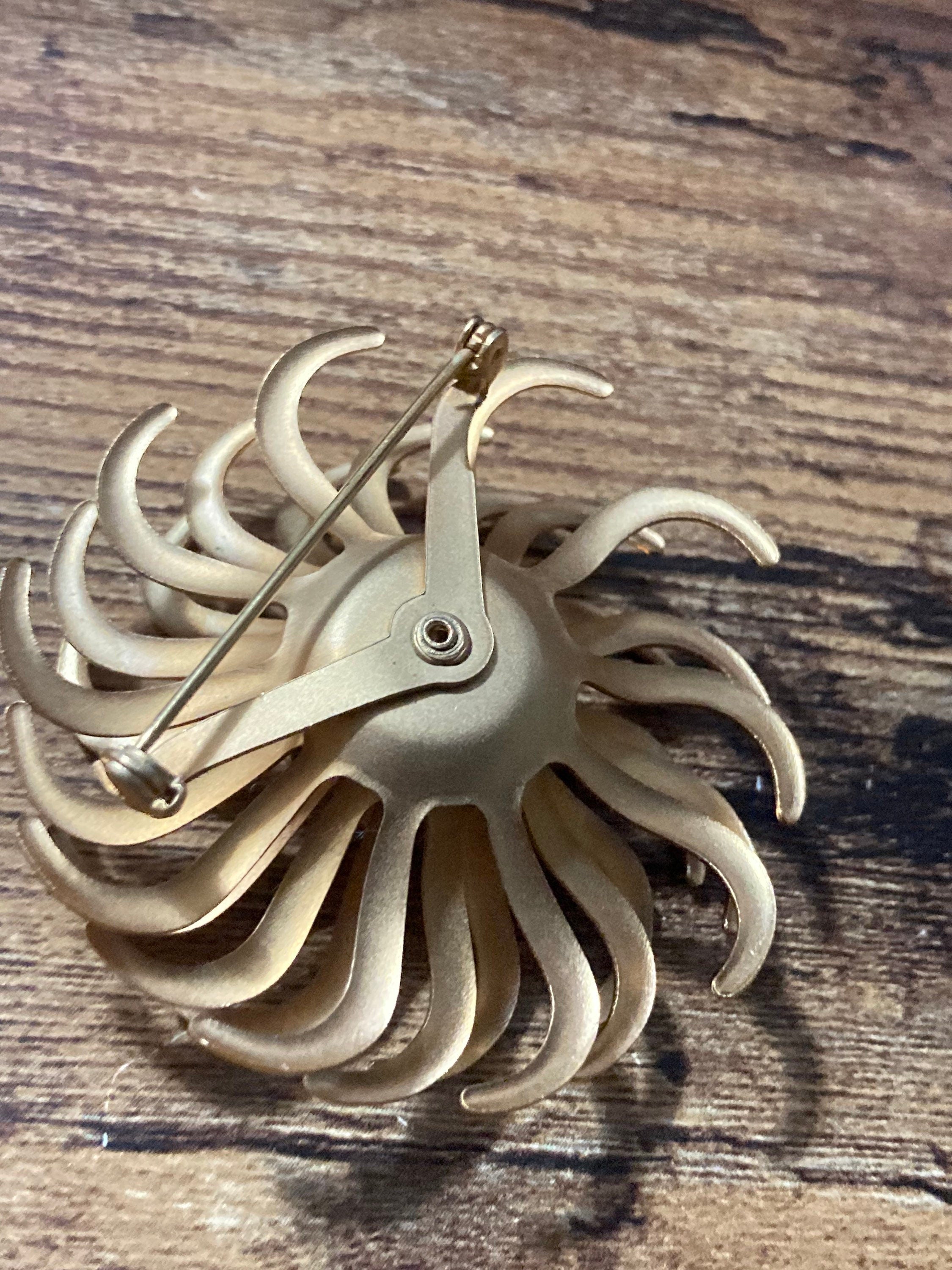 Vintage mid century Gold Tone abstract flower Brooch 1950s