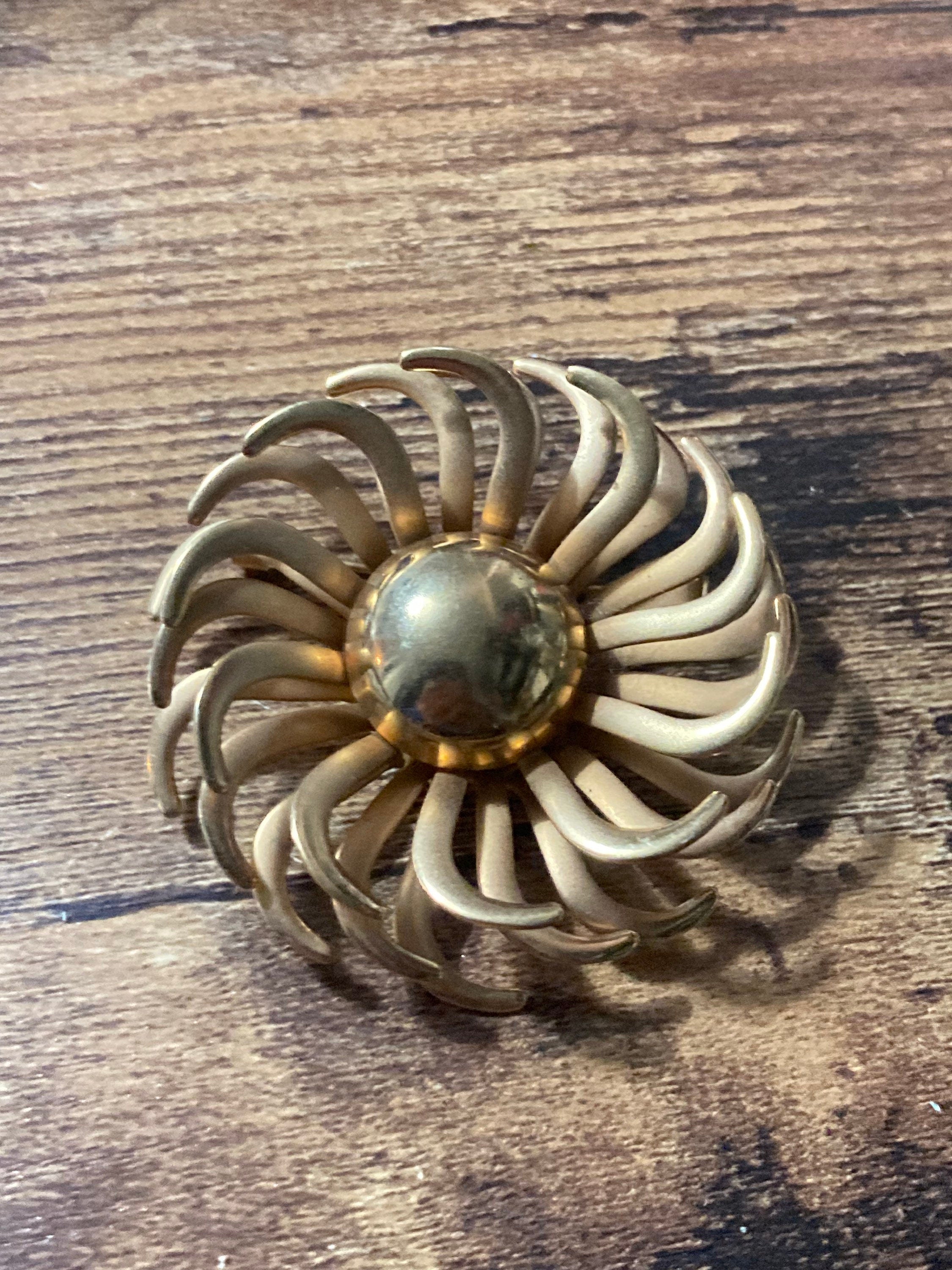Vintage mid century Gold Tone abstract flower Brooch 1950s