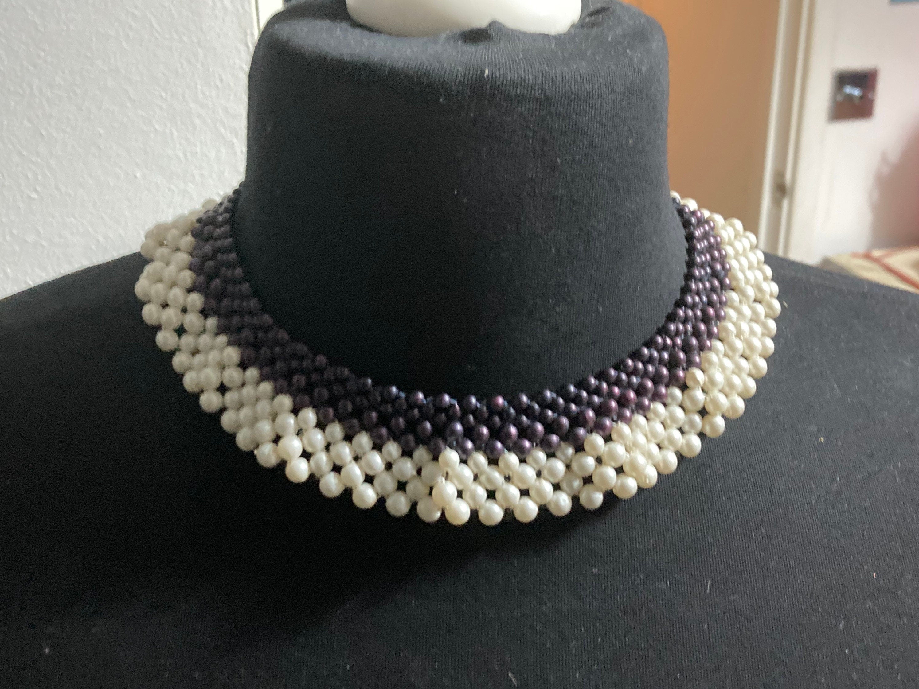 Navy Blue and White faux pearl choker 1950s 45cm