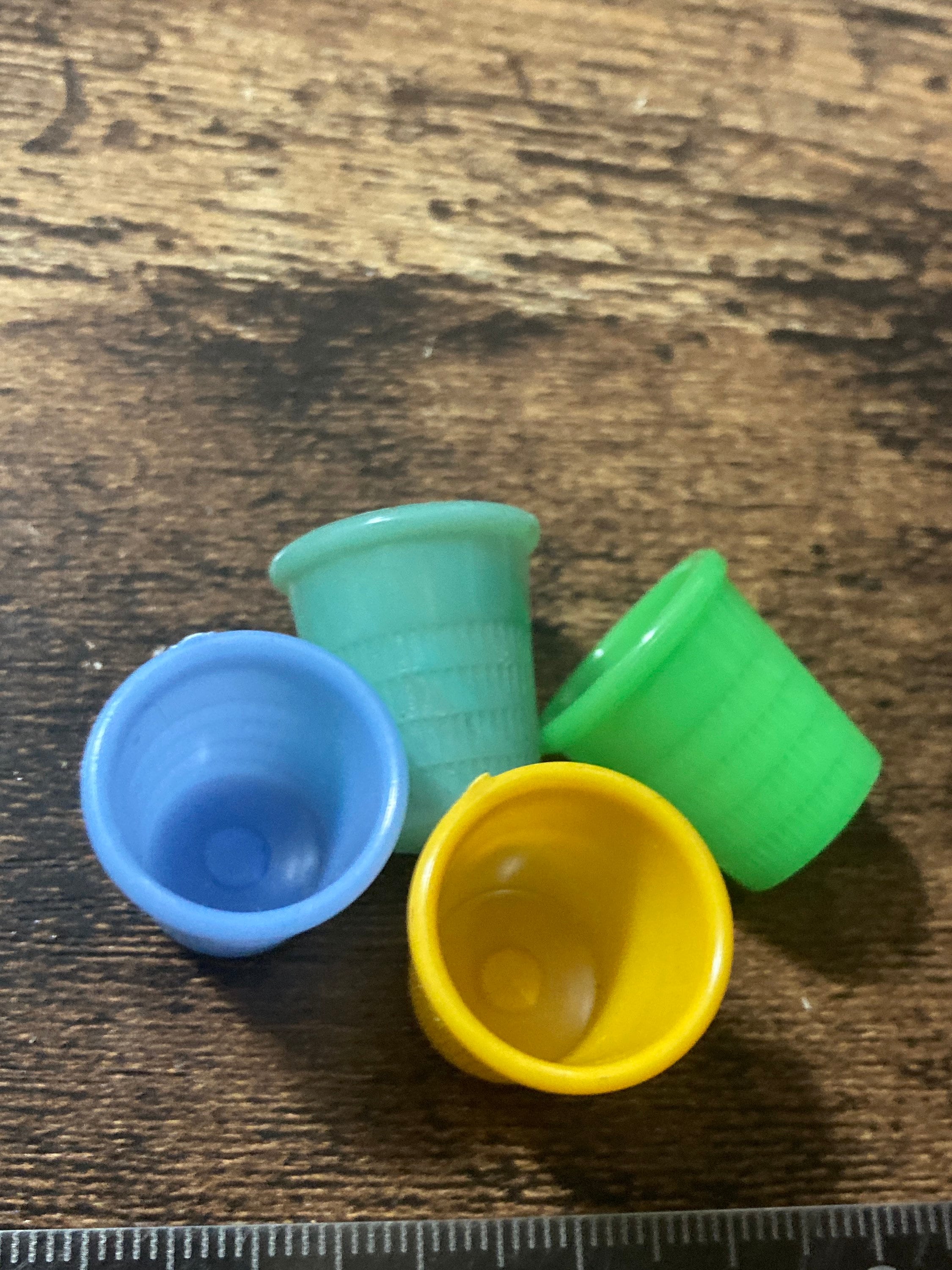 Art Deco Galalith Thimbles: Set of 4 Early Plastic Sewing Thimbles (XS)