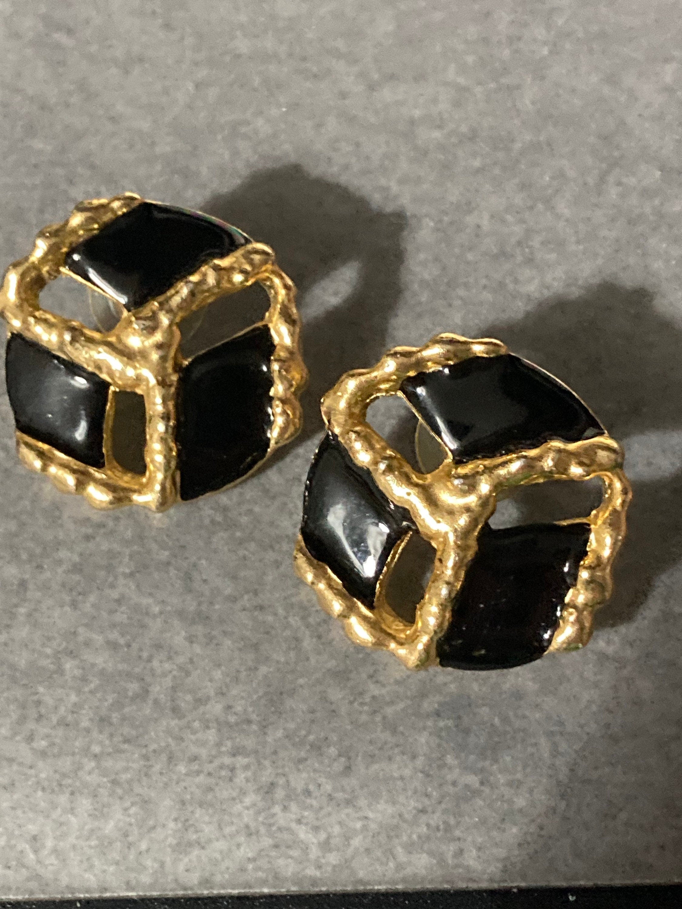 Vintage 1980s Gold tone Black enamel cube pair stud earrings pierced