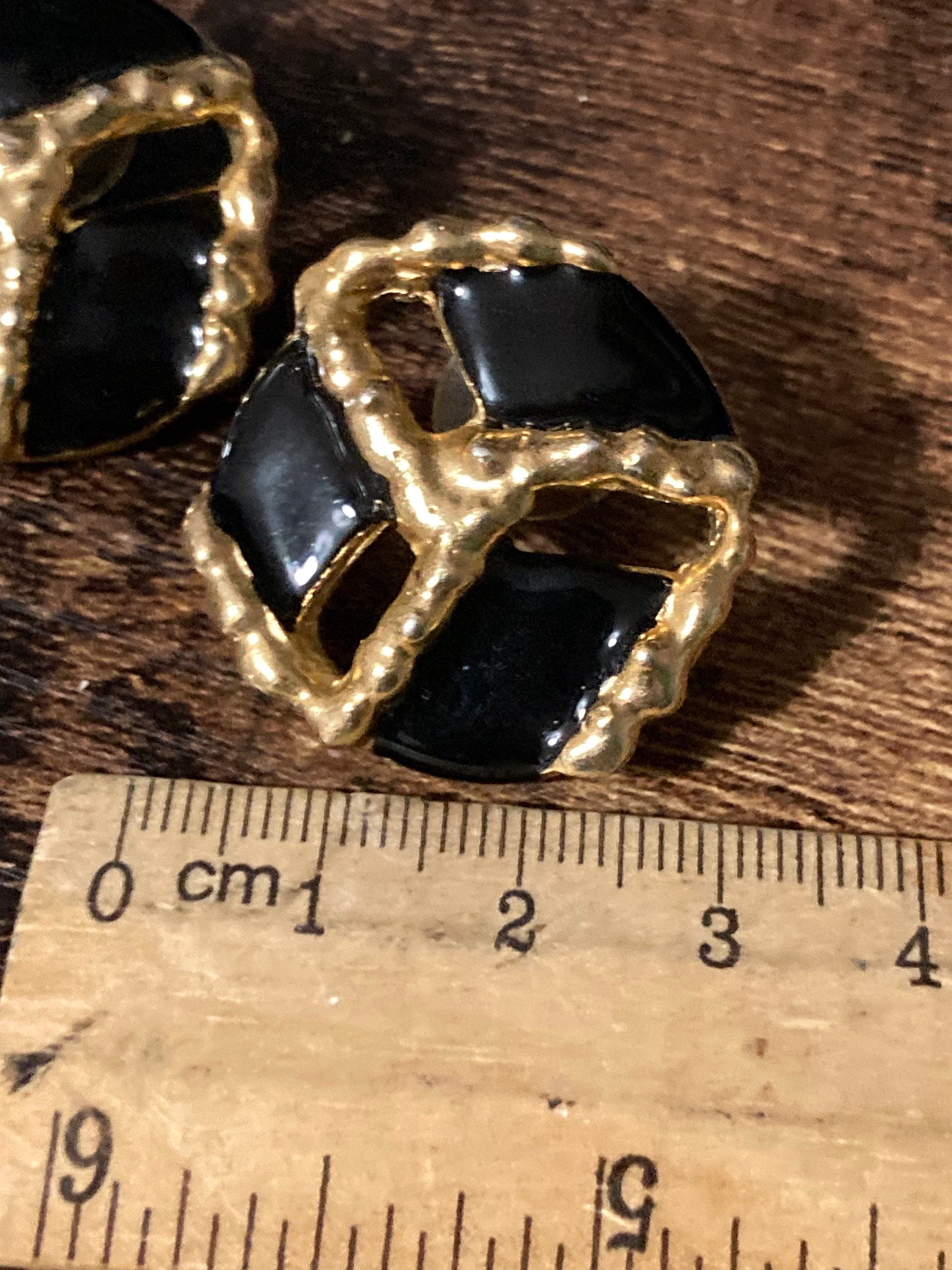 Vintage 1980s Gold tone Black enamel cube pair stud earrings pierced