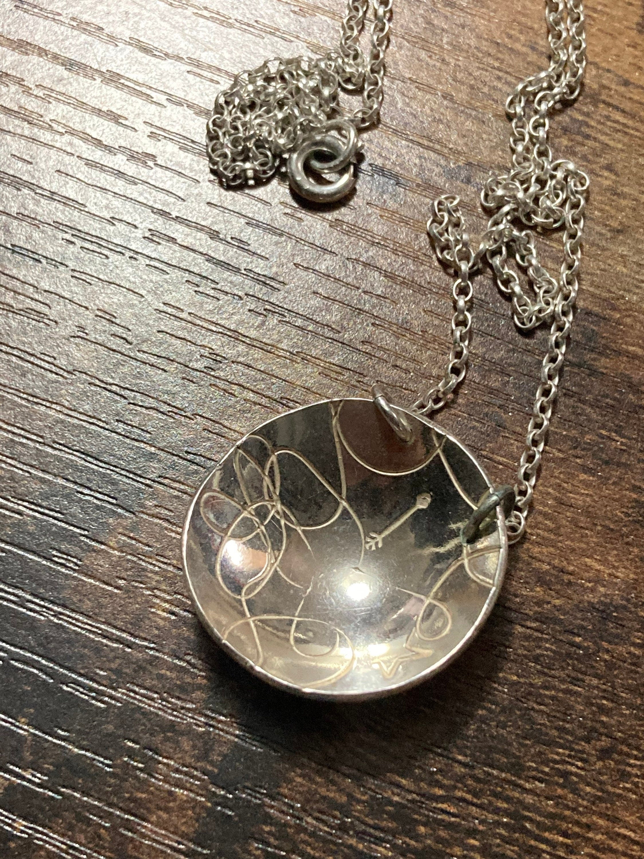 Vintage 925 Sterling Silver modernist 2.5cm round domed cup necklace on 52cm chain