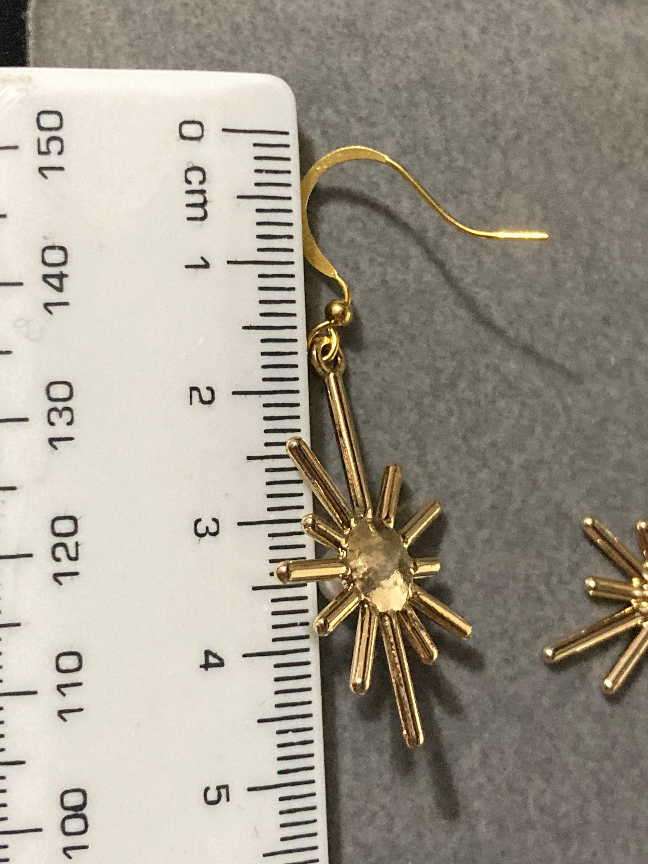 Modernist star earrings gold tone & faux pearl dangly drop