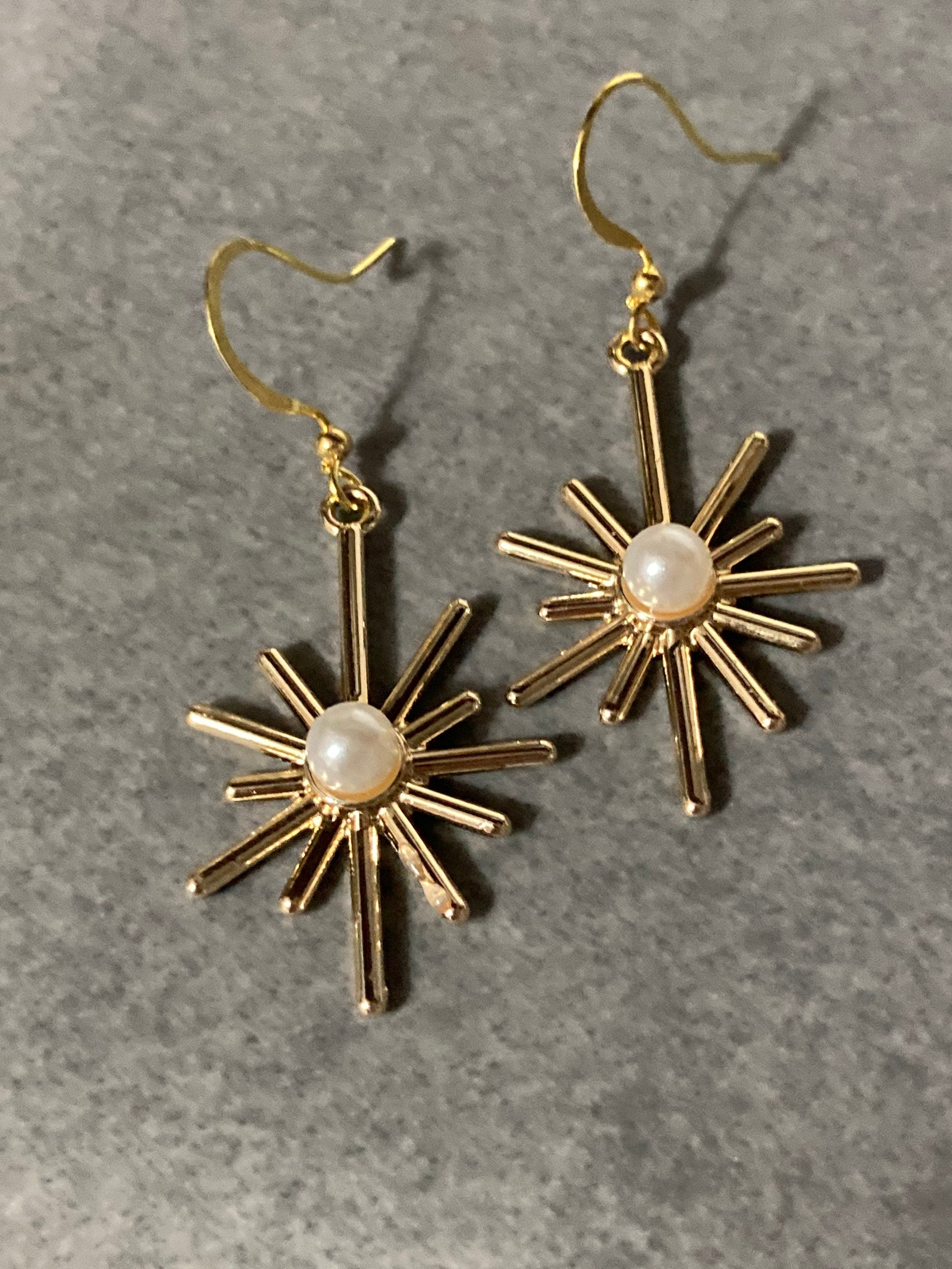 Modernist star earrings gold tone & faux pearl dangly drop