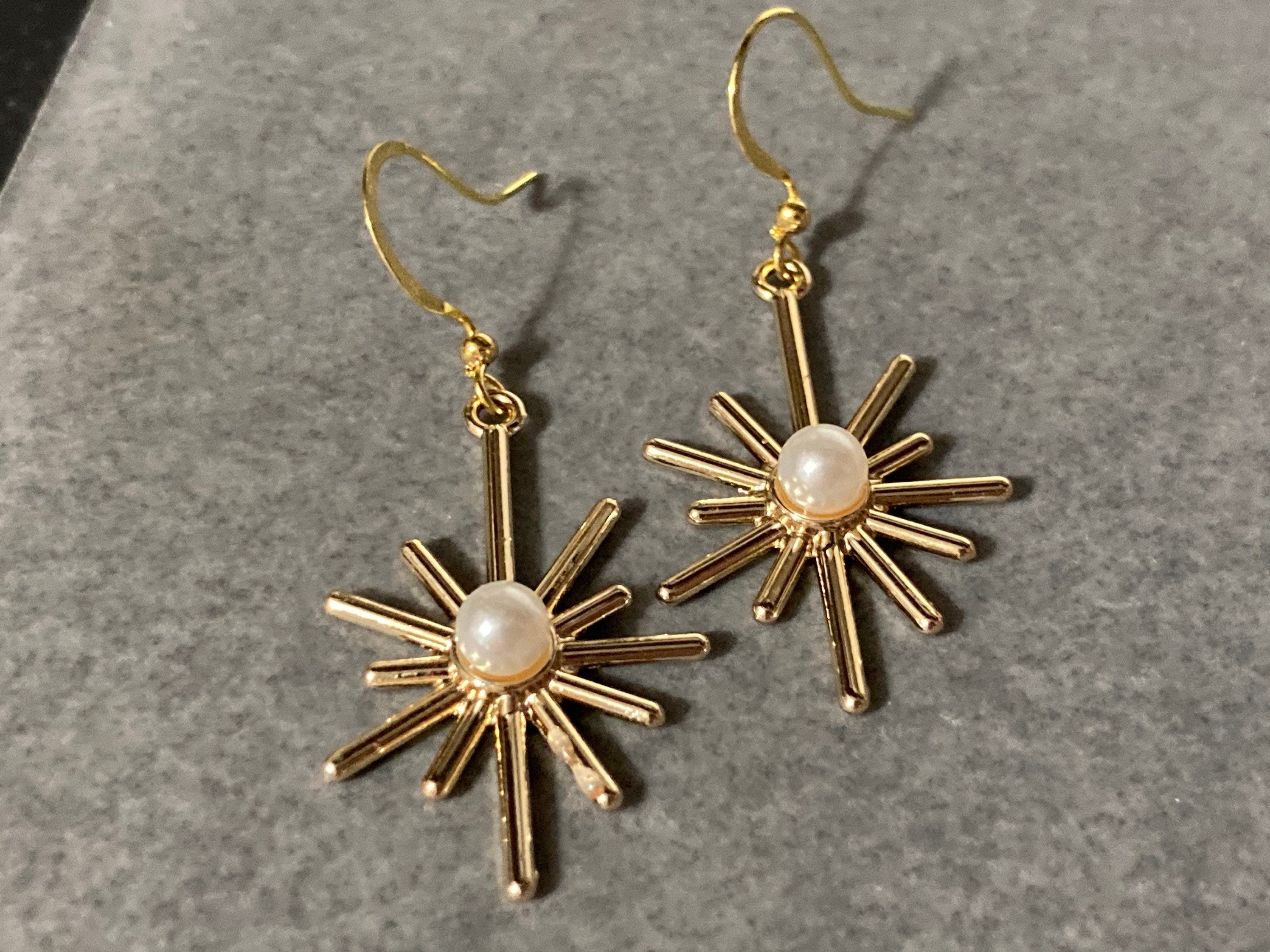 Modernist star earrings gold tone & faux pearl dangly drop
