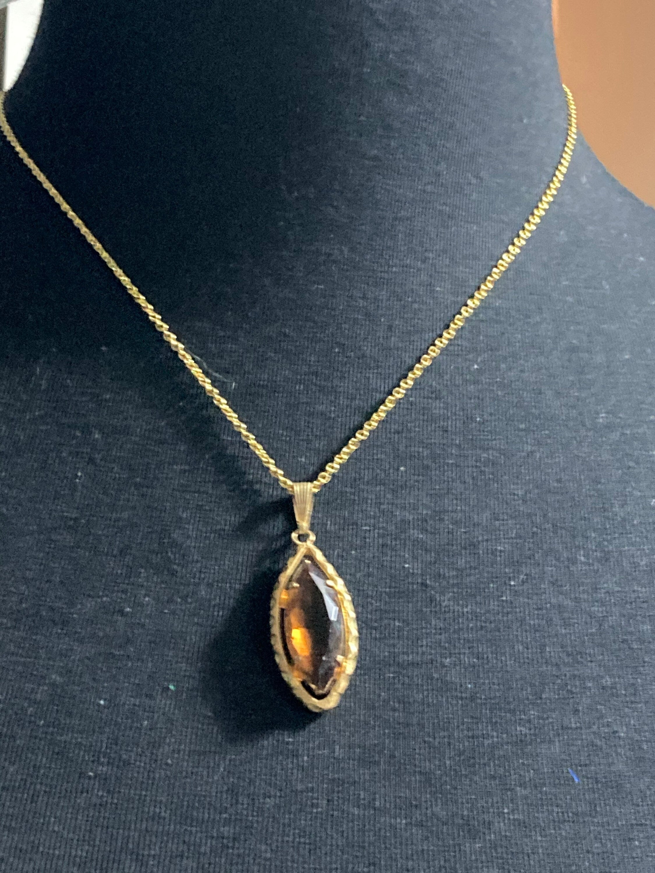 Vintage gold tone metal brown cognac glass pendant necklace